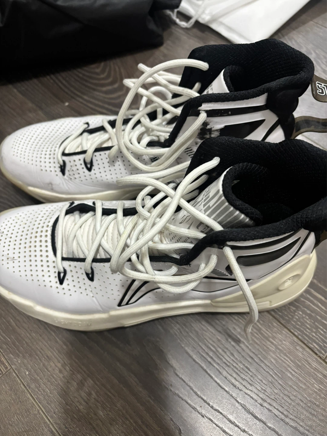 Li-Ning Basketball Shoes - photo 2
