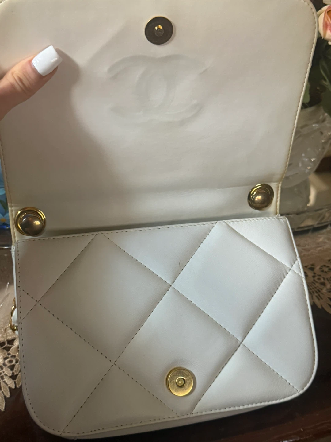 Women’s white Chanel Crossbody Bag - photo 3