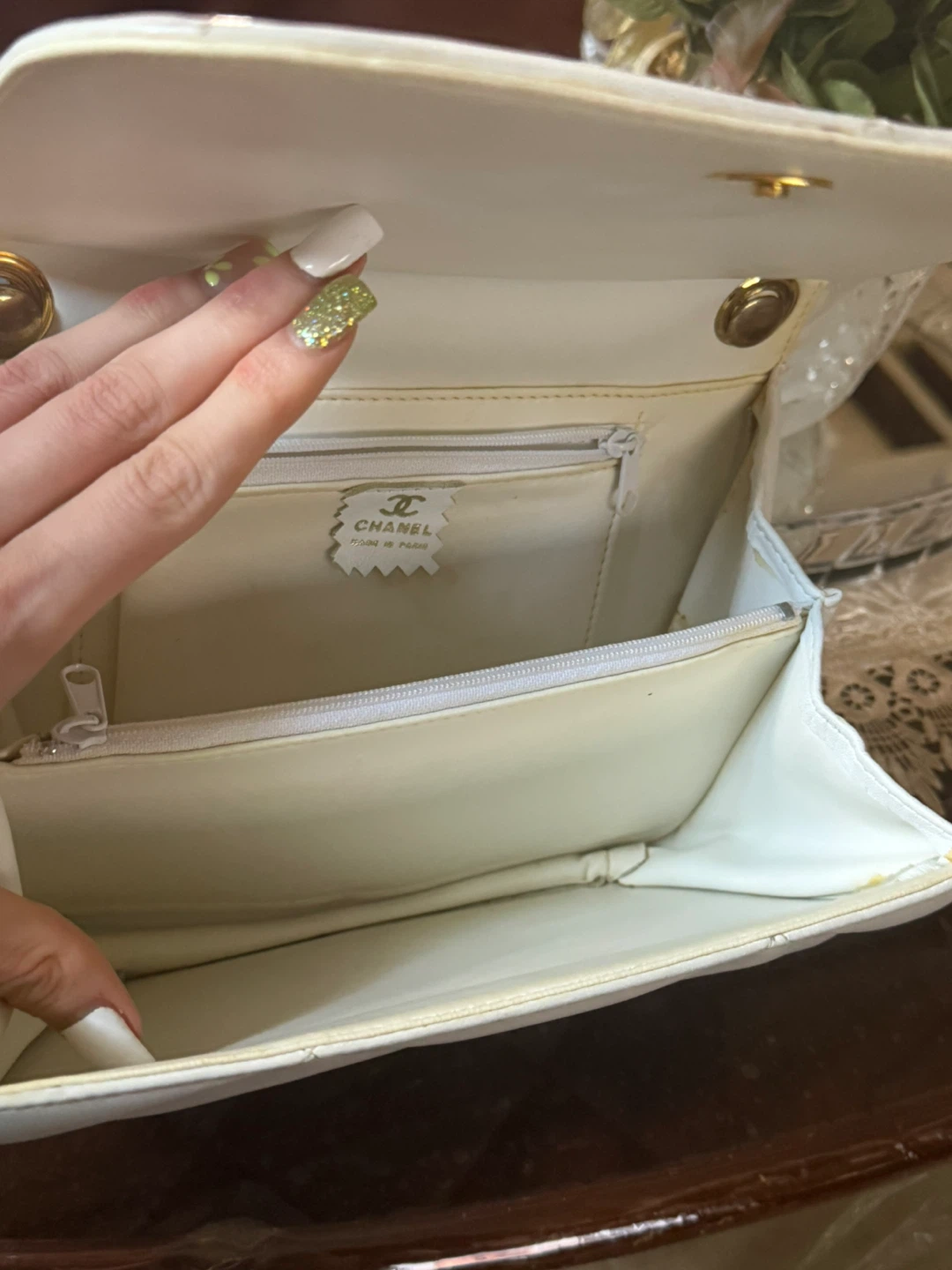 Women’s white Chanel Crossbody Bag - photo 2