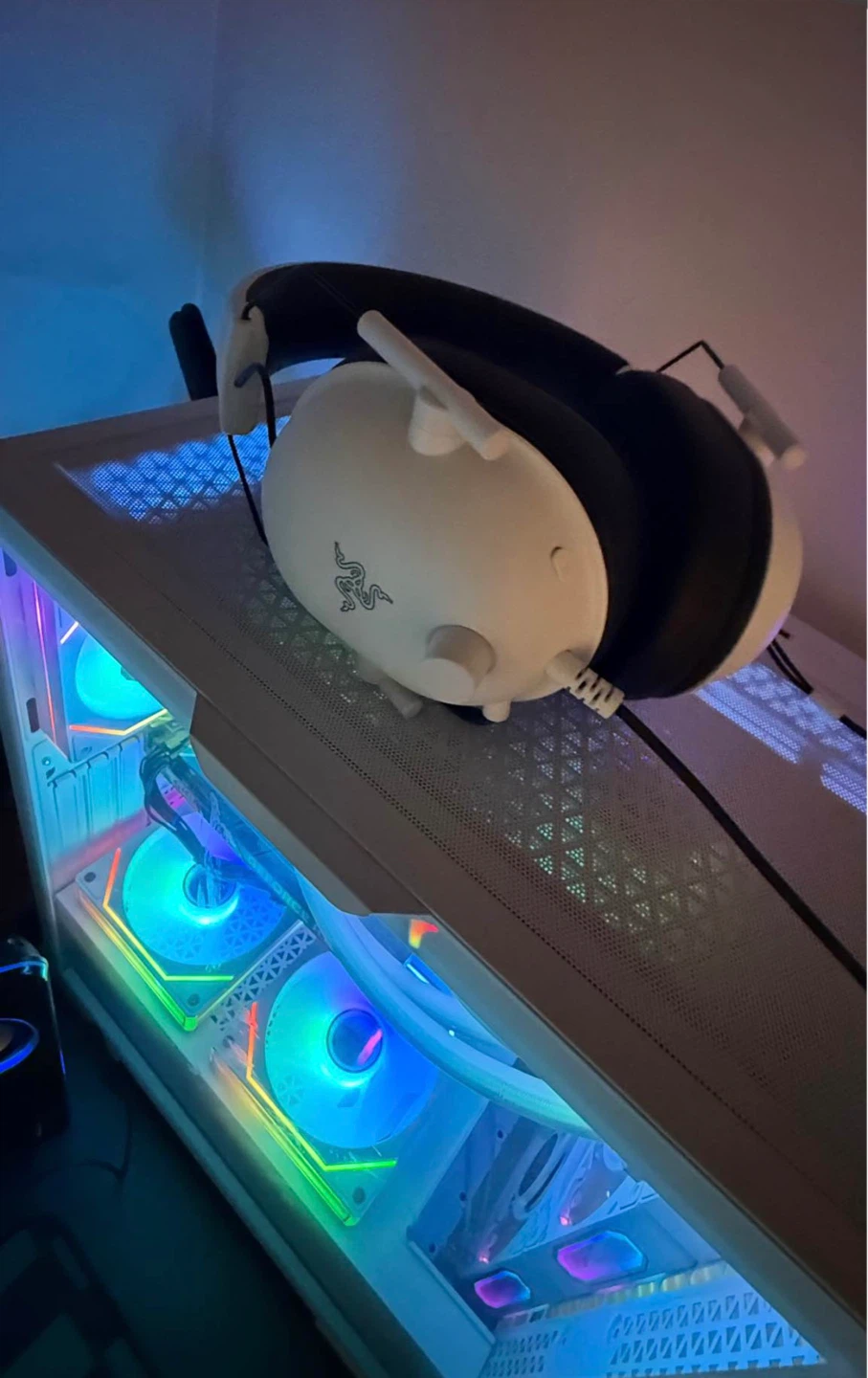 White Gaming Desktop PC with RGB Lighting - photo 5