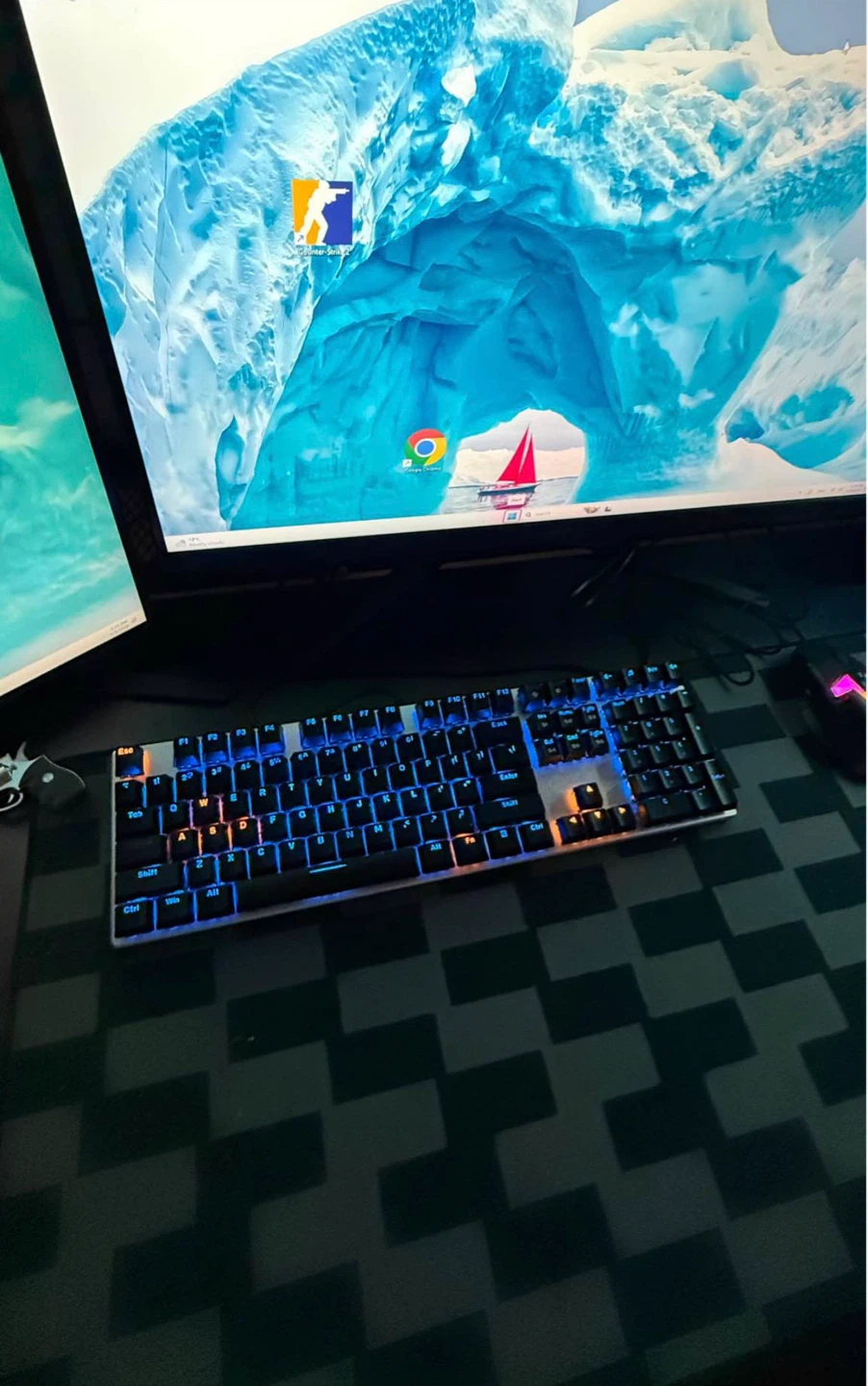 White Gaming Desktop PC with RGB Lighting - photo 4