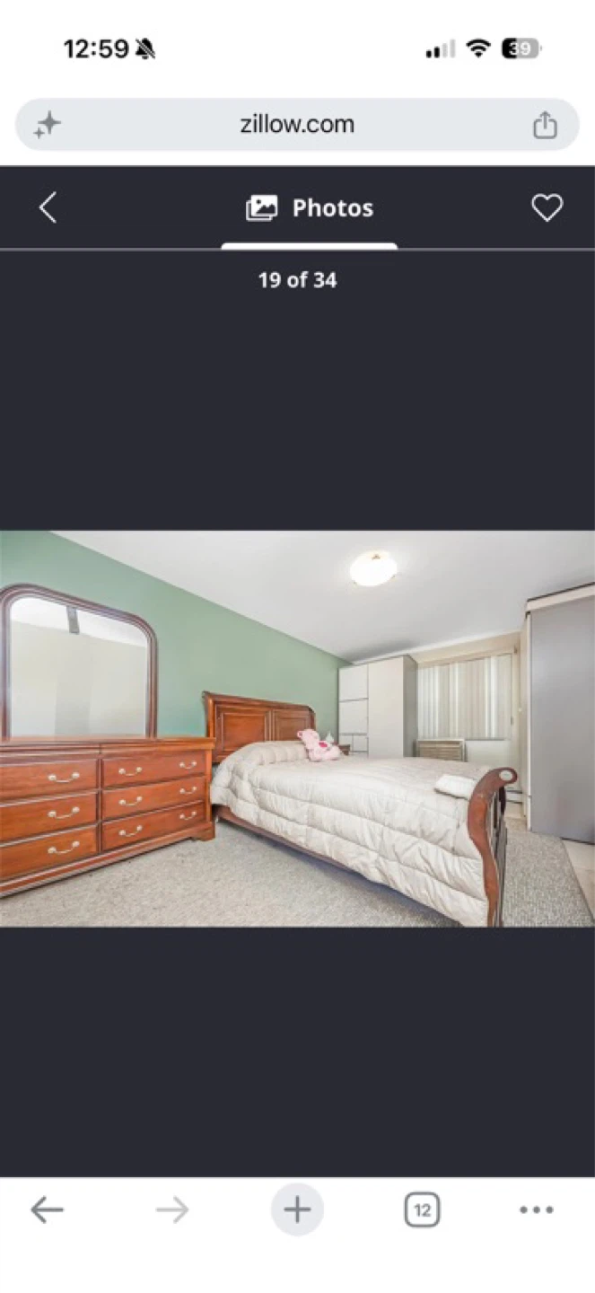 Wooden Bedroom Set with Dresser and Mirror