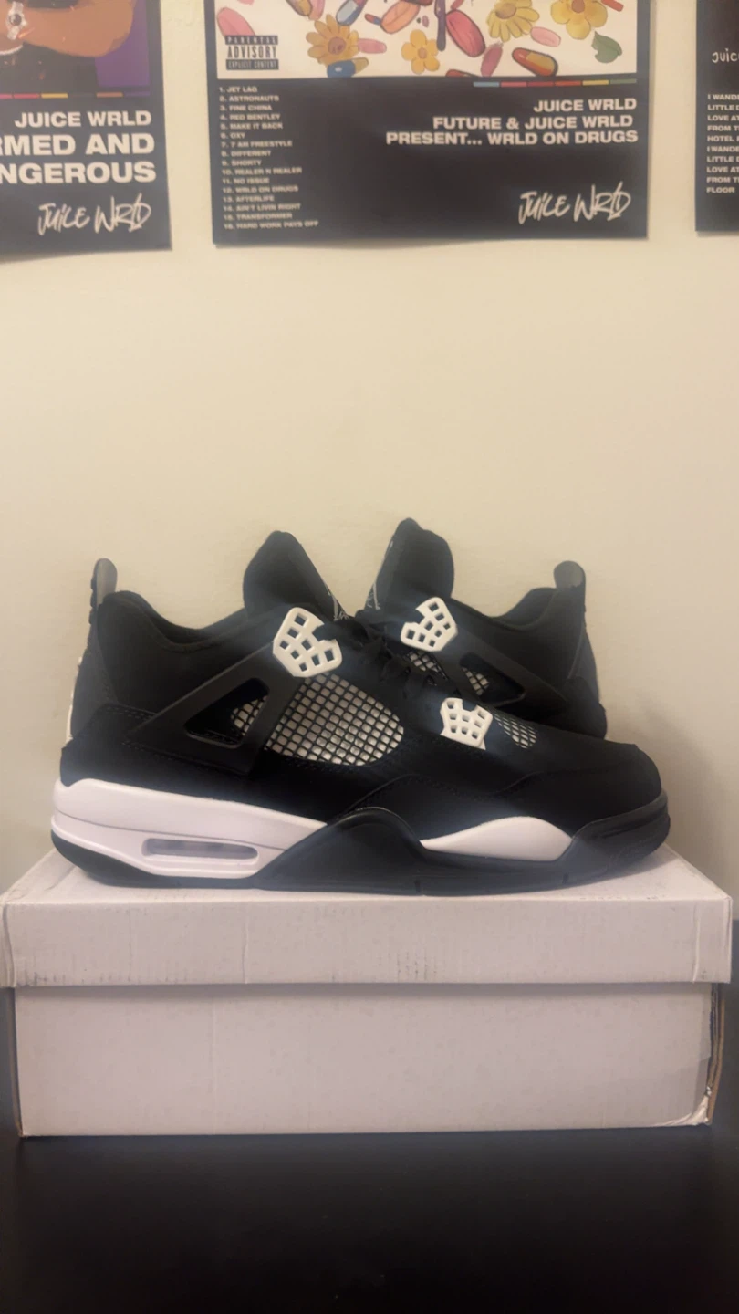 Brand New Jordan 4 White Thunders M11/W13