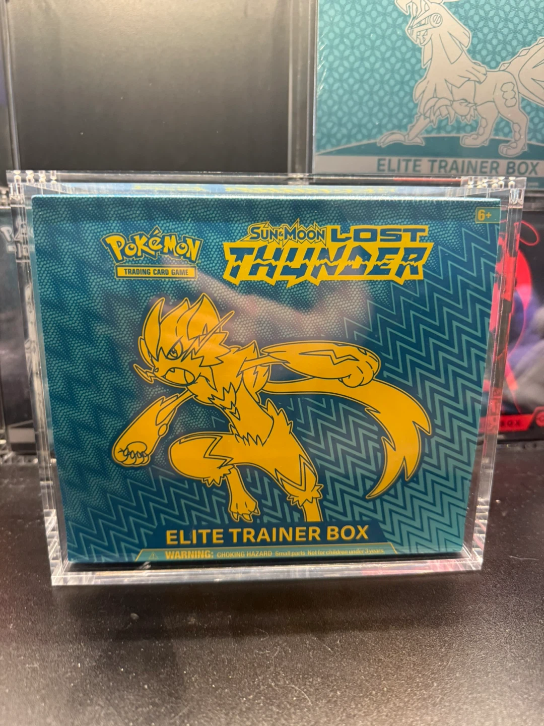 Pokemon Sun & Moon Lost Thunder Elite Trainer Box