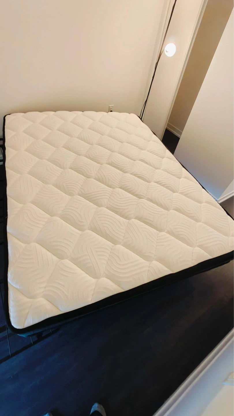 White Quilted Mattress（like new） - photo 2