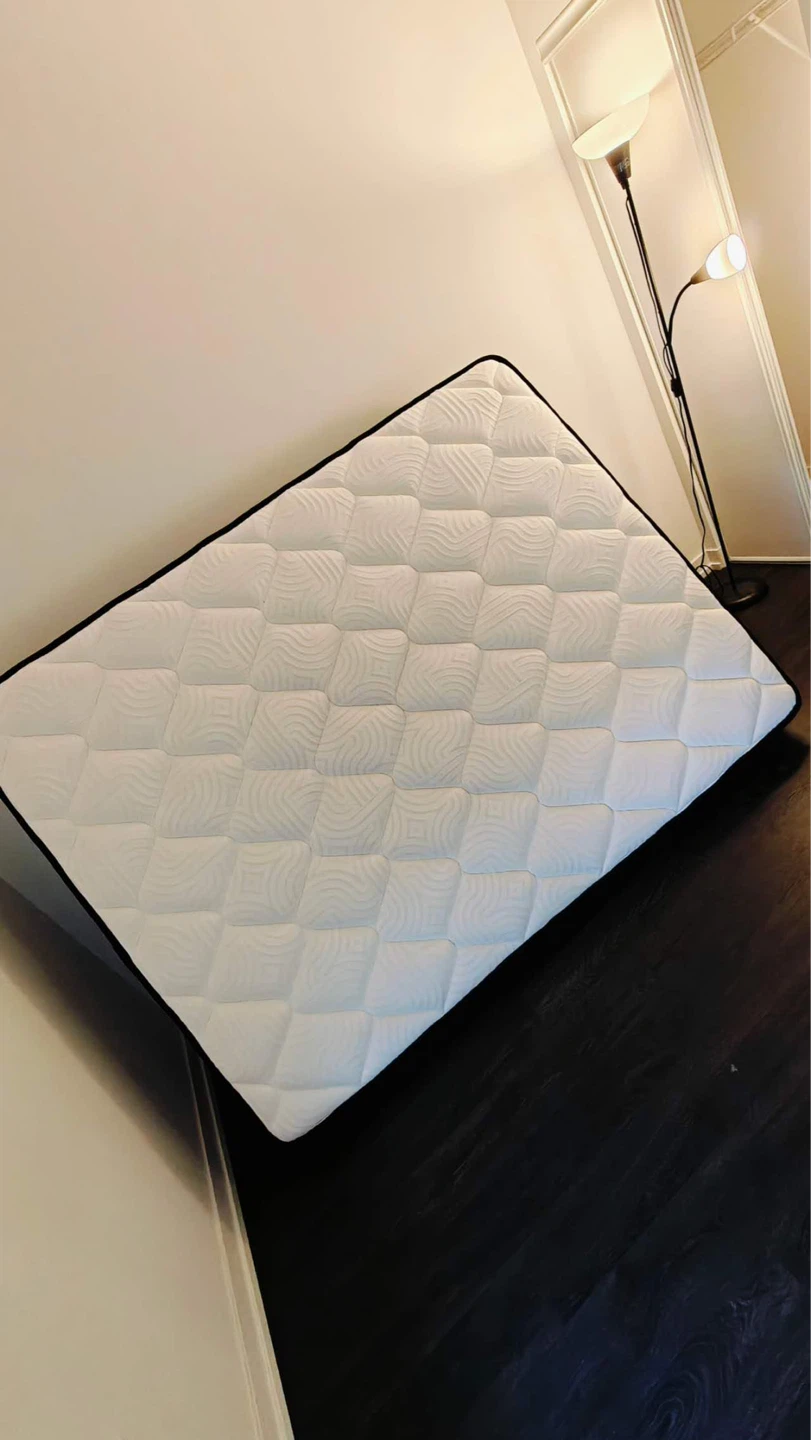White Quilted Mattress（like new）