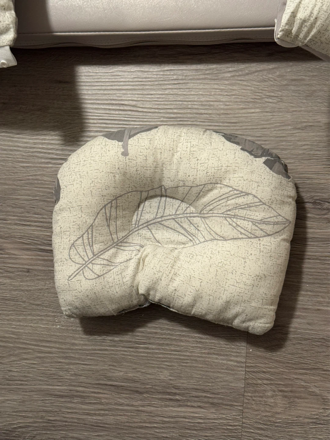 Leaf Print Baby Lounger Pillow - photo 2