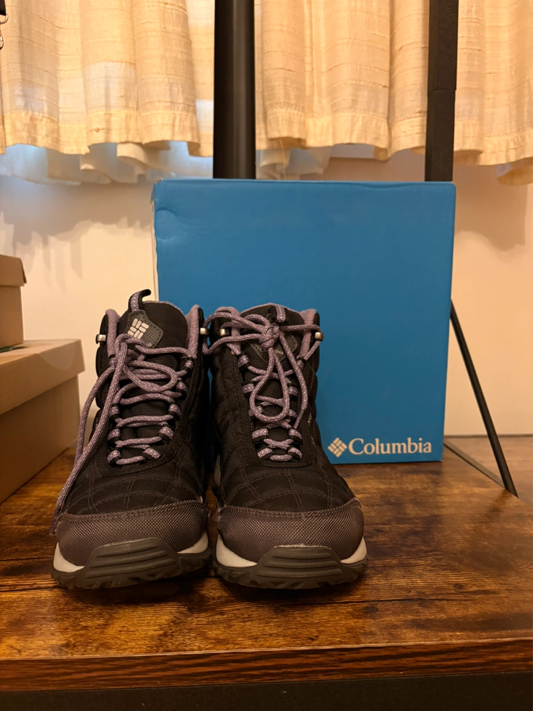 Columbia lightweight winter boots women’s size 8