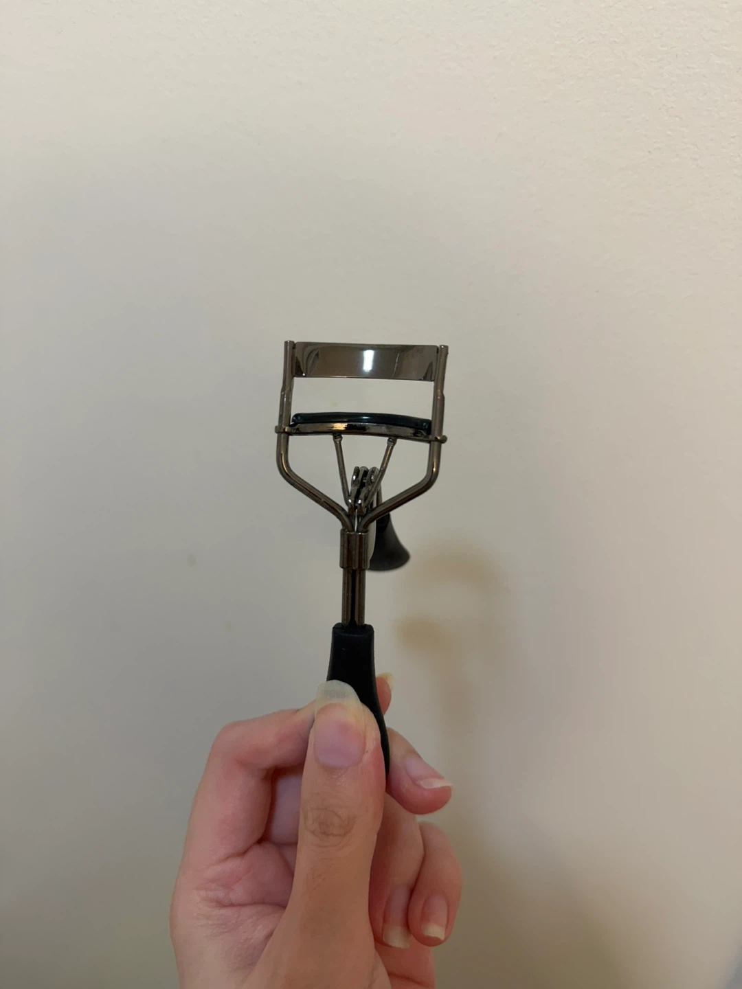 Eyelash curler