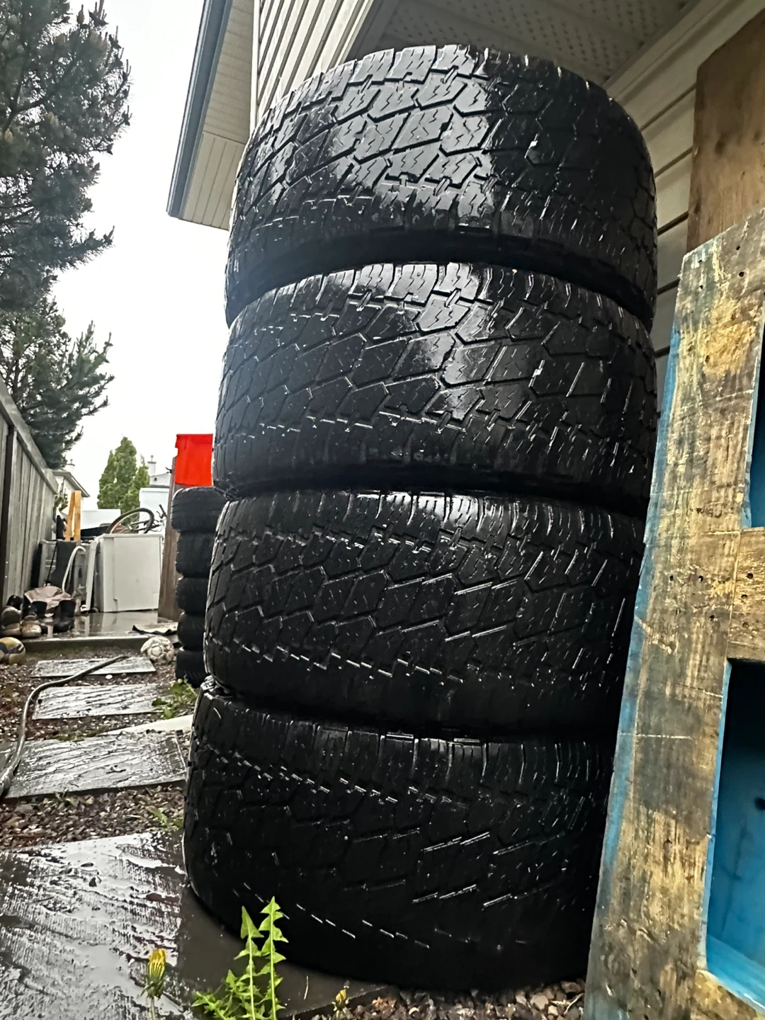 4 Tires for Sale – 325/60R18 – All-Season – Excellent Condition - photo 2