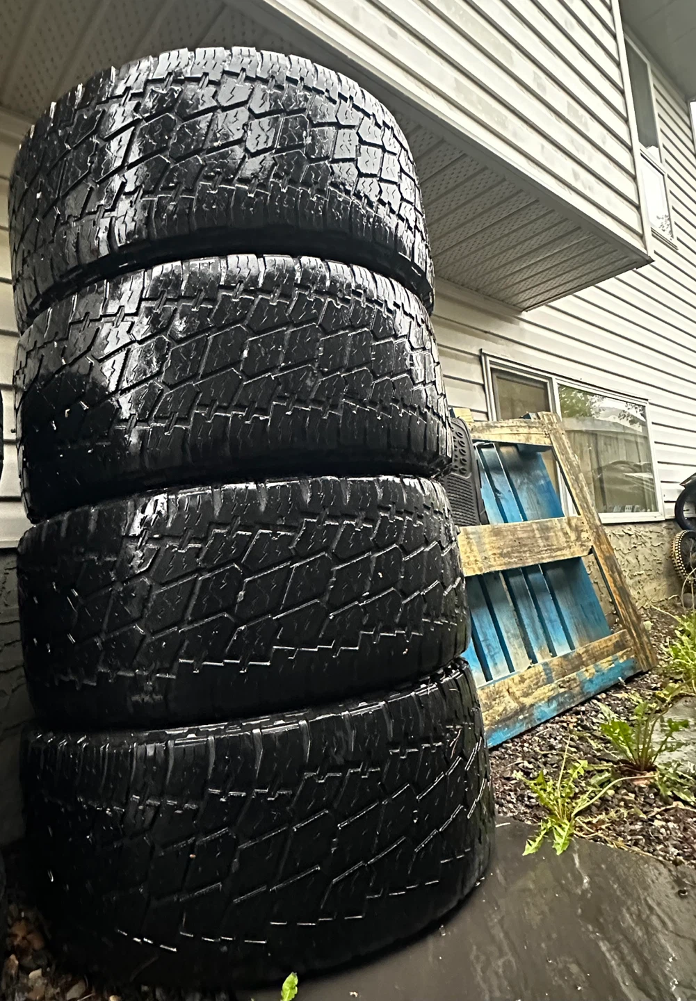 4 Tires for Sale – 325/60R18 – All-Season – Excellent Condition - photo 4