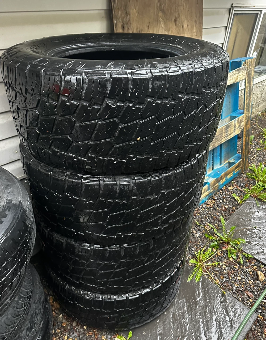 4 Tires for Sale – 325/60R18 – All-Season – Excellent Condition