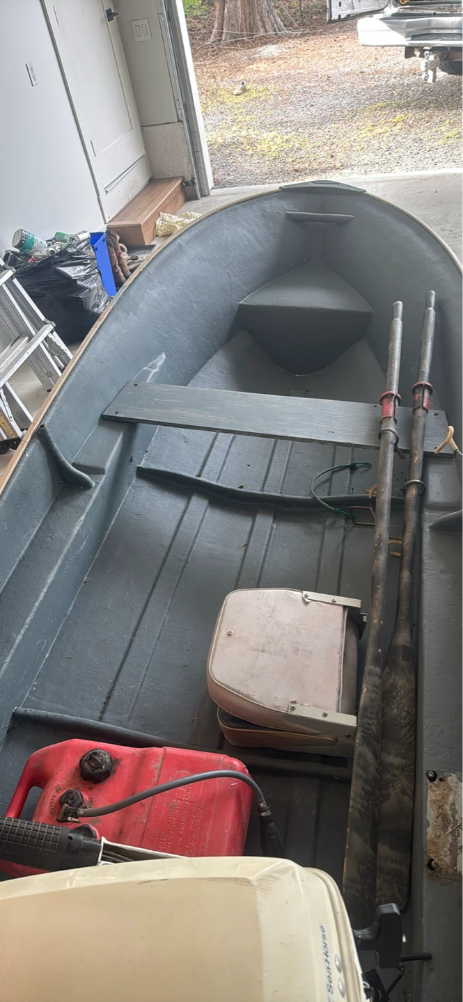 12’ fibreglass boat and Johnson 7.5hp outboard motor - photo 5