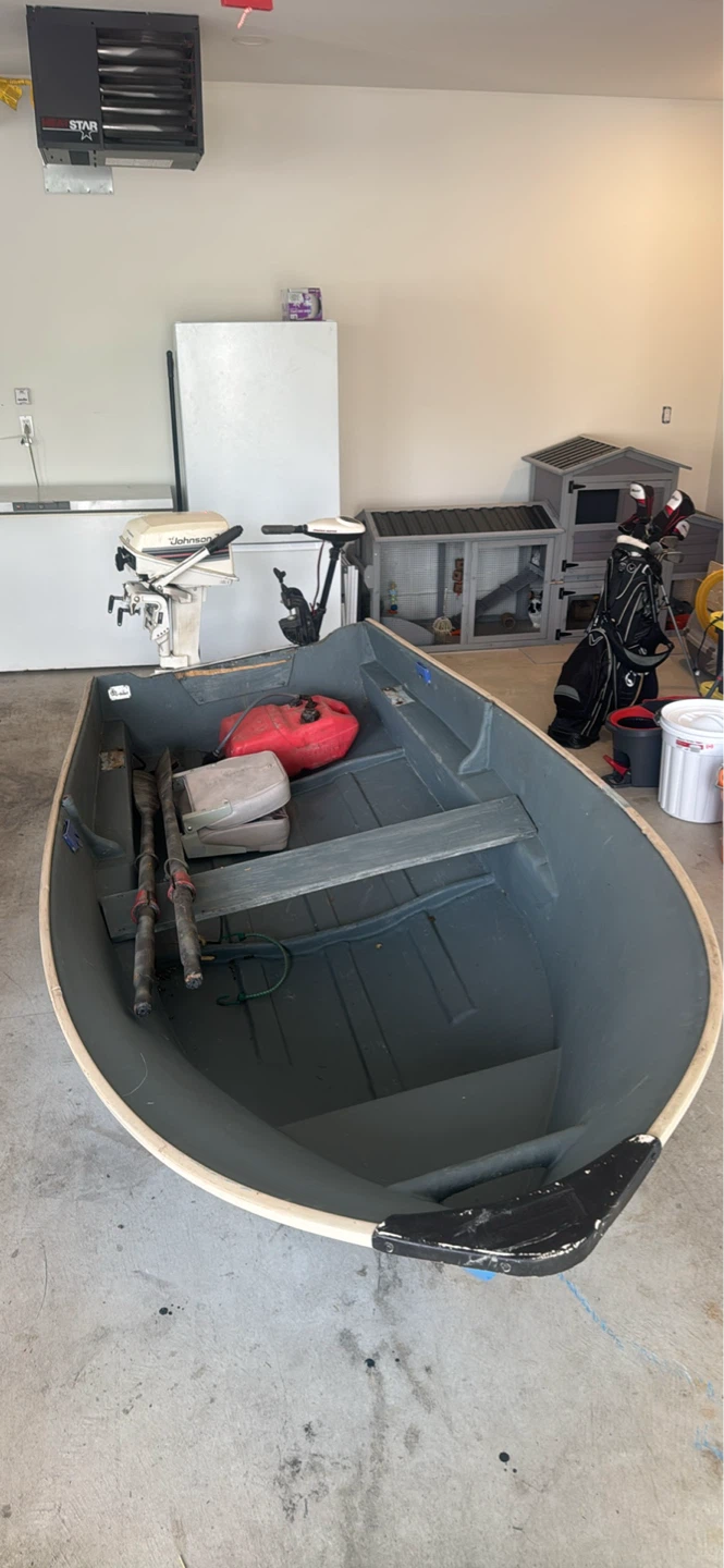 12’ fibreglass boat and Johnson 7.5hp outboard motor - photo 3