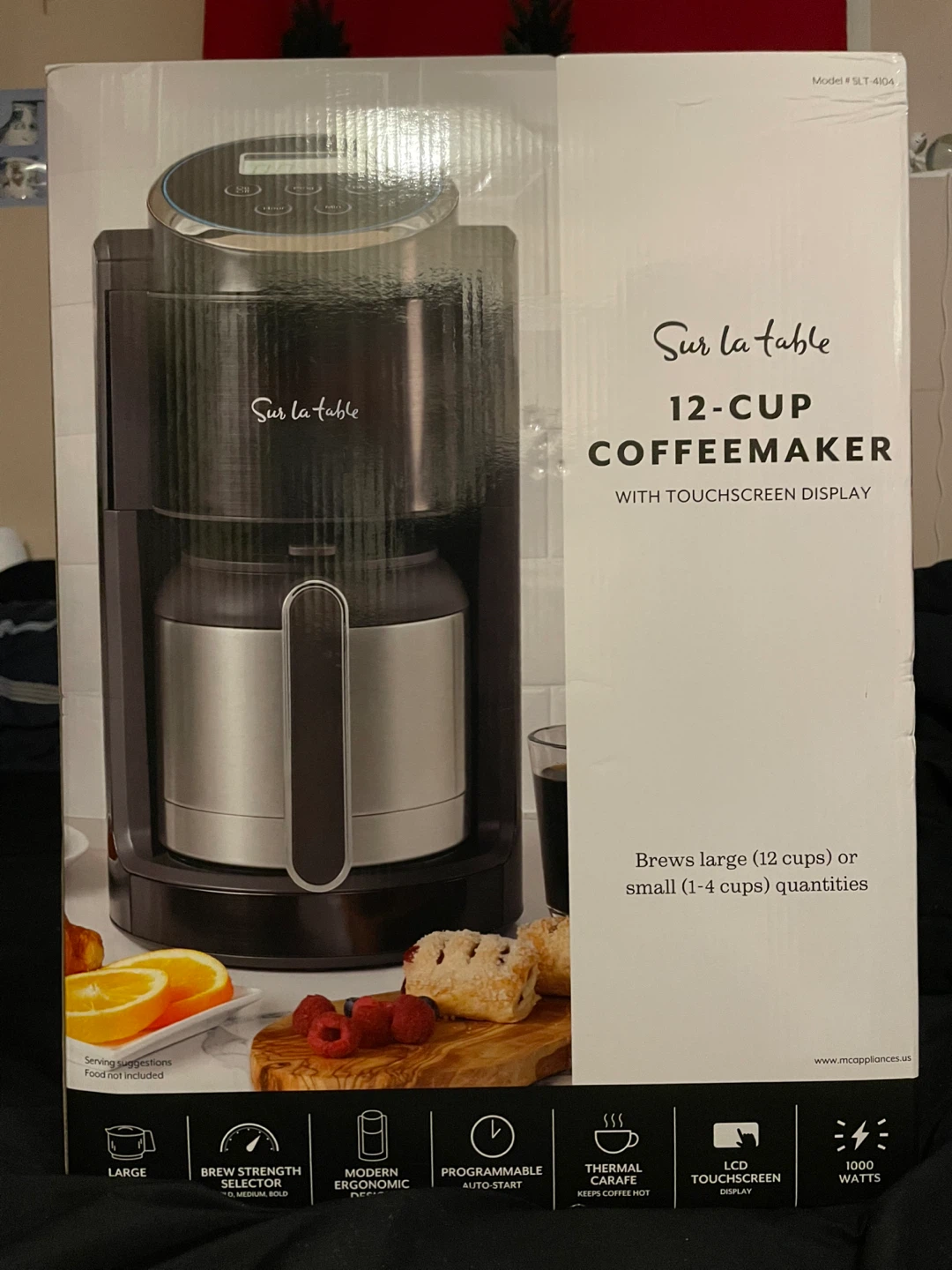 Sur la table 12-Cup Coffeemaker with Touchscreen Display
