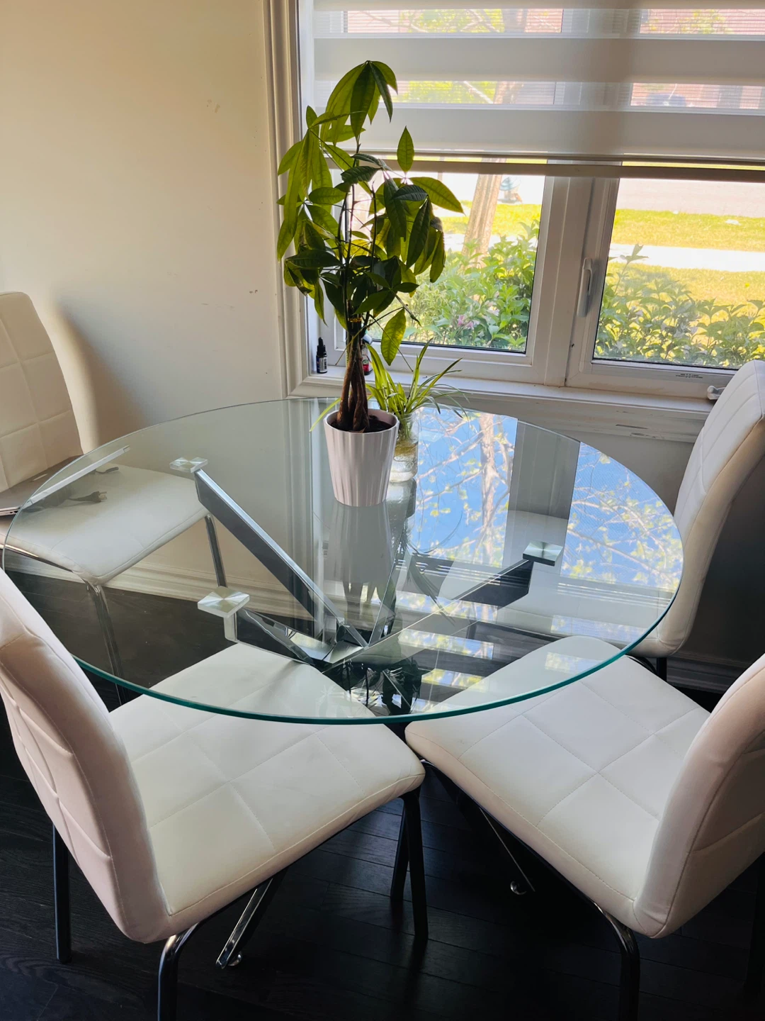 Round Glass Dining Table with 4 White Chairs - photo 2