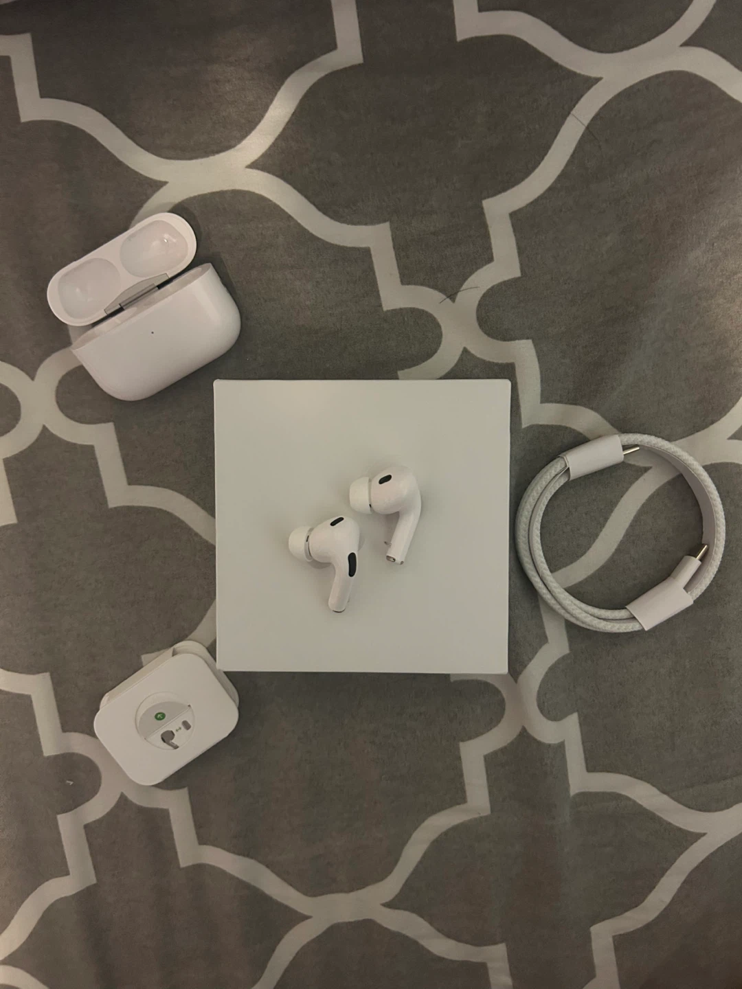 Apple AirPods Pro (2nd generation) with MagSafe Charging Case - photo 3