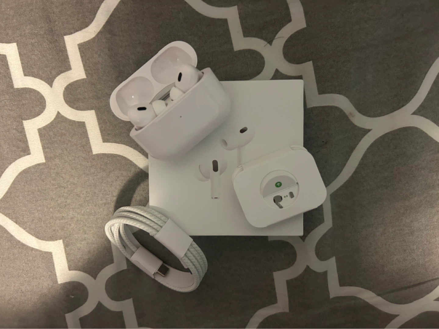 Apple AirPods Pro (2nd generation) with MagSafe Charging Case - photo 2