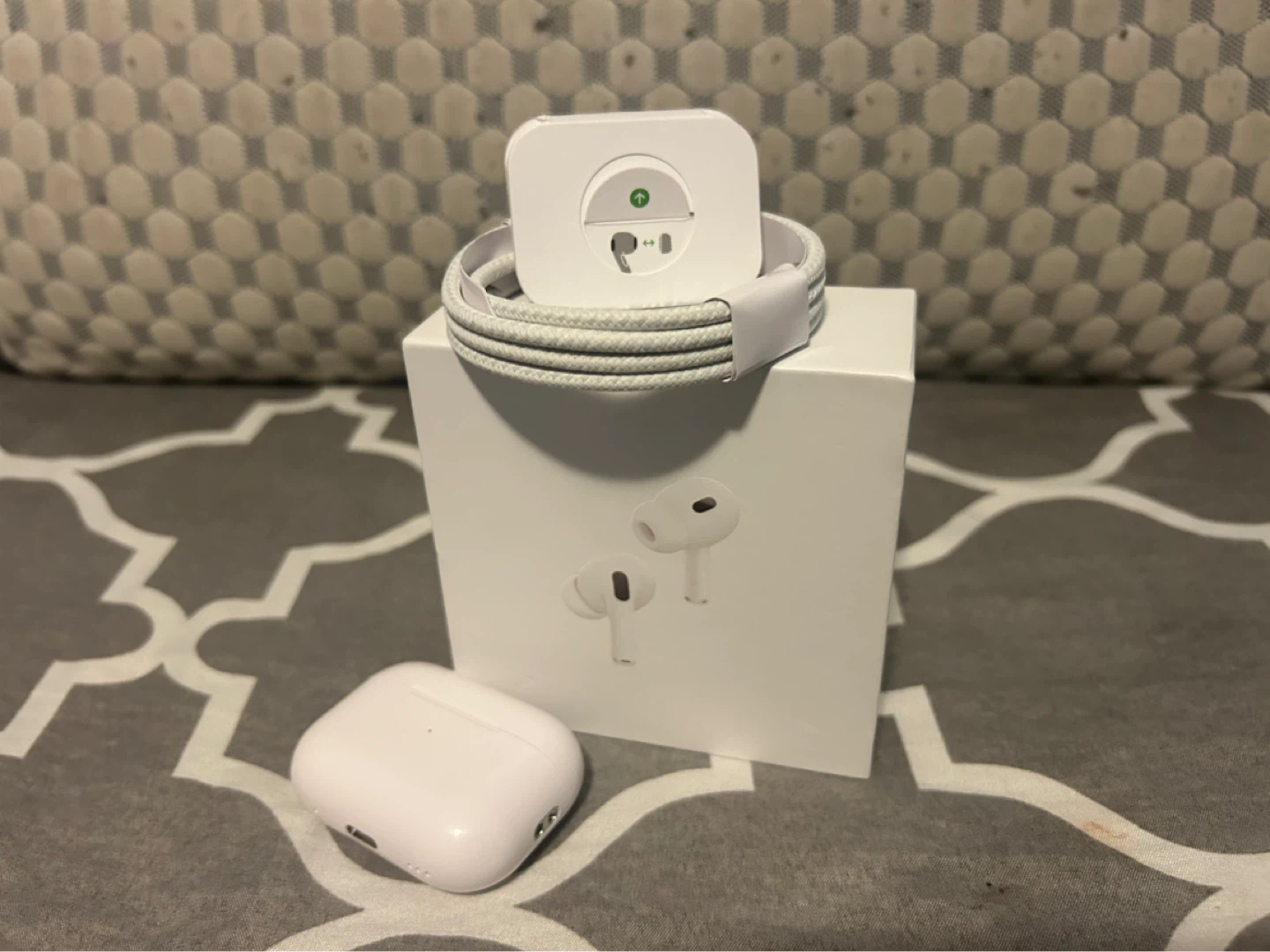 Apple AirPods Pro (2nd generation) with MagSafe Charging Case - photo 4