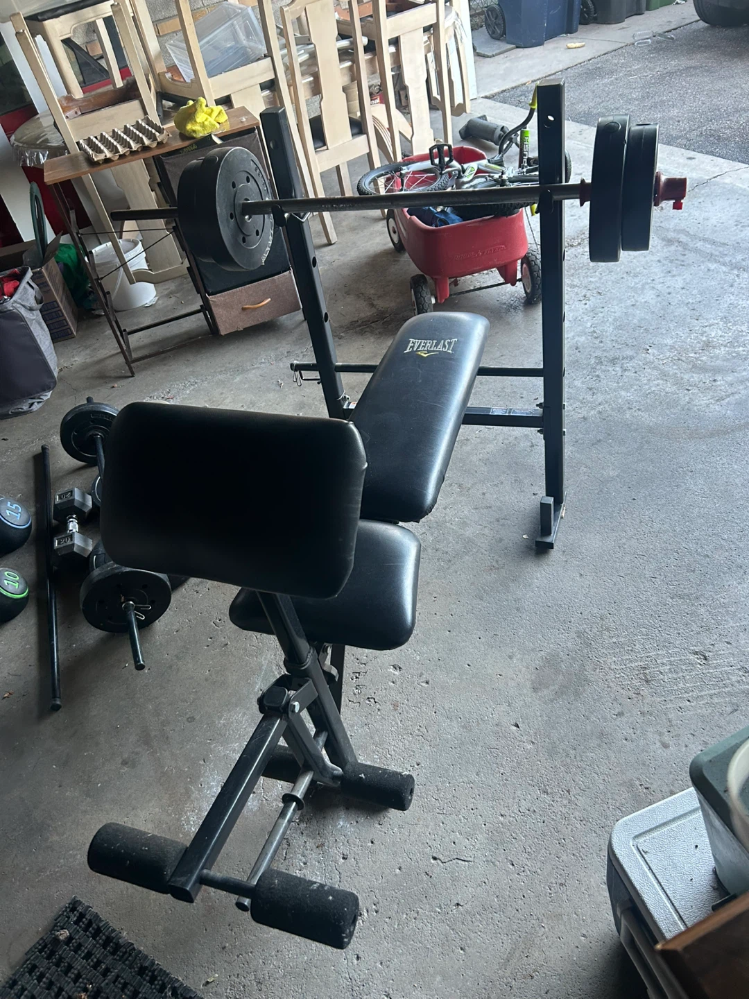 Bench press with bar and weight