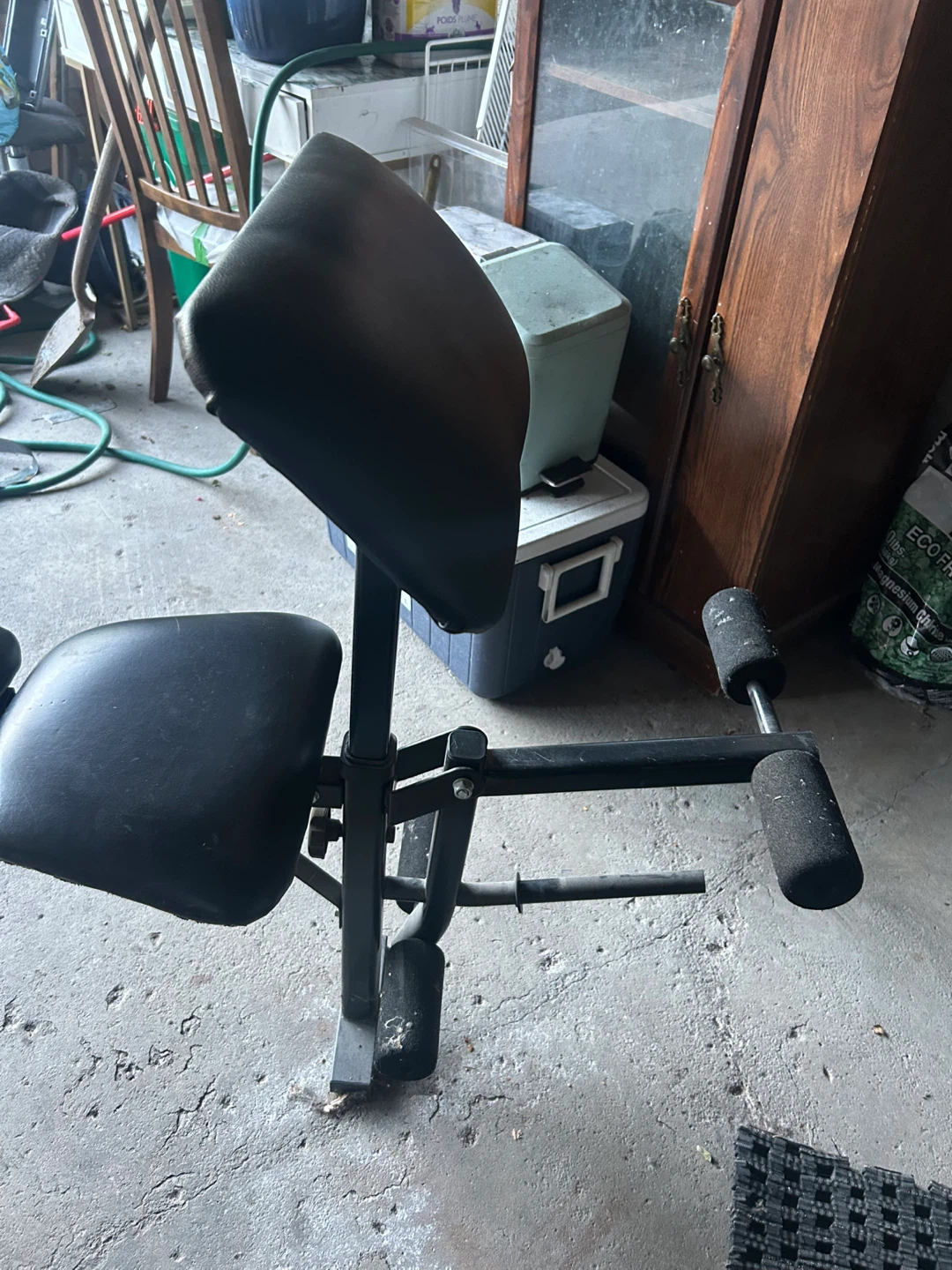 Bench press with bar and weight - photo 2