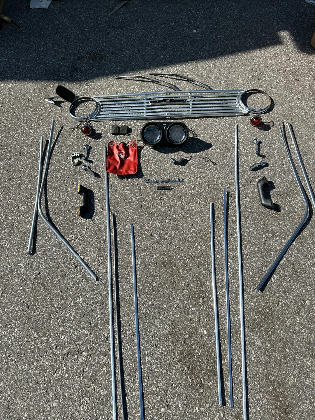 Vauxhall Grille & Car Parts Lot