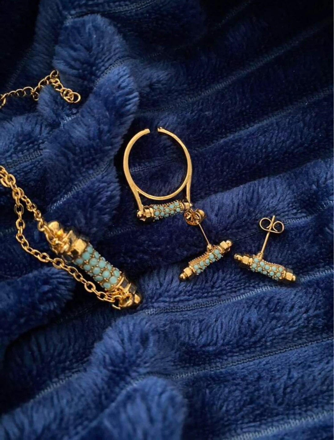 Gold Tone Turquoise Bead Necklace, Earrings, and Ring Set - photo 4