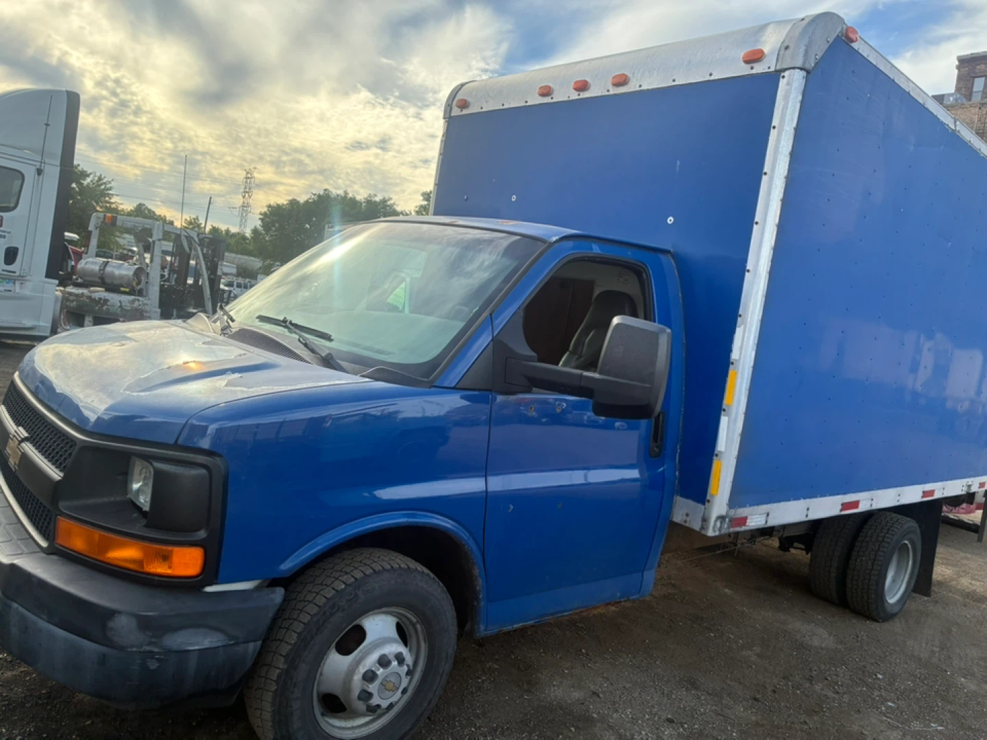 Blue Chevrolet Box Truck - photo 2