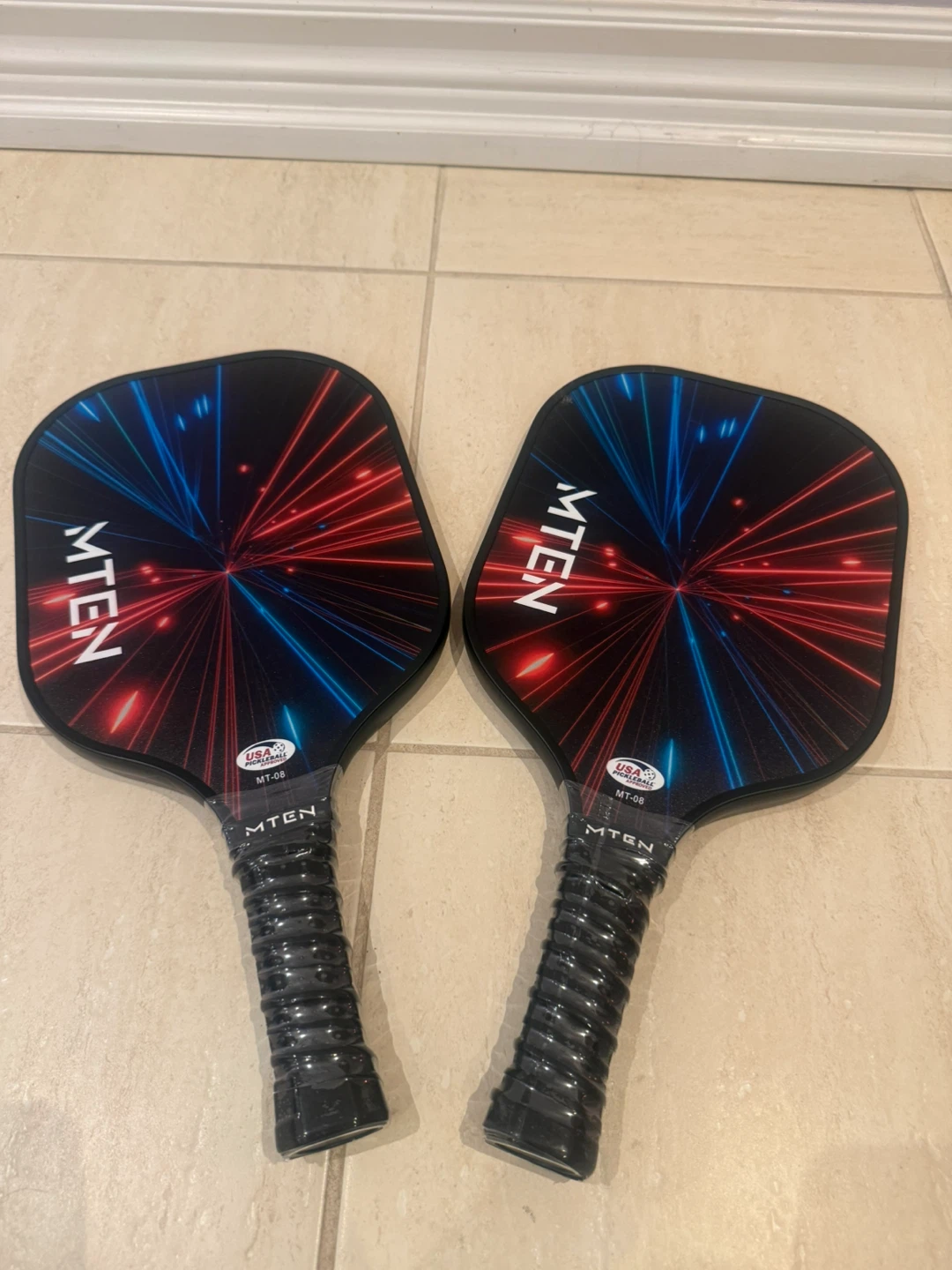 MTEN Pickleball Paddles Set with 2 Paddles, 3 Balls & Bag - photo 3