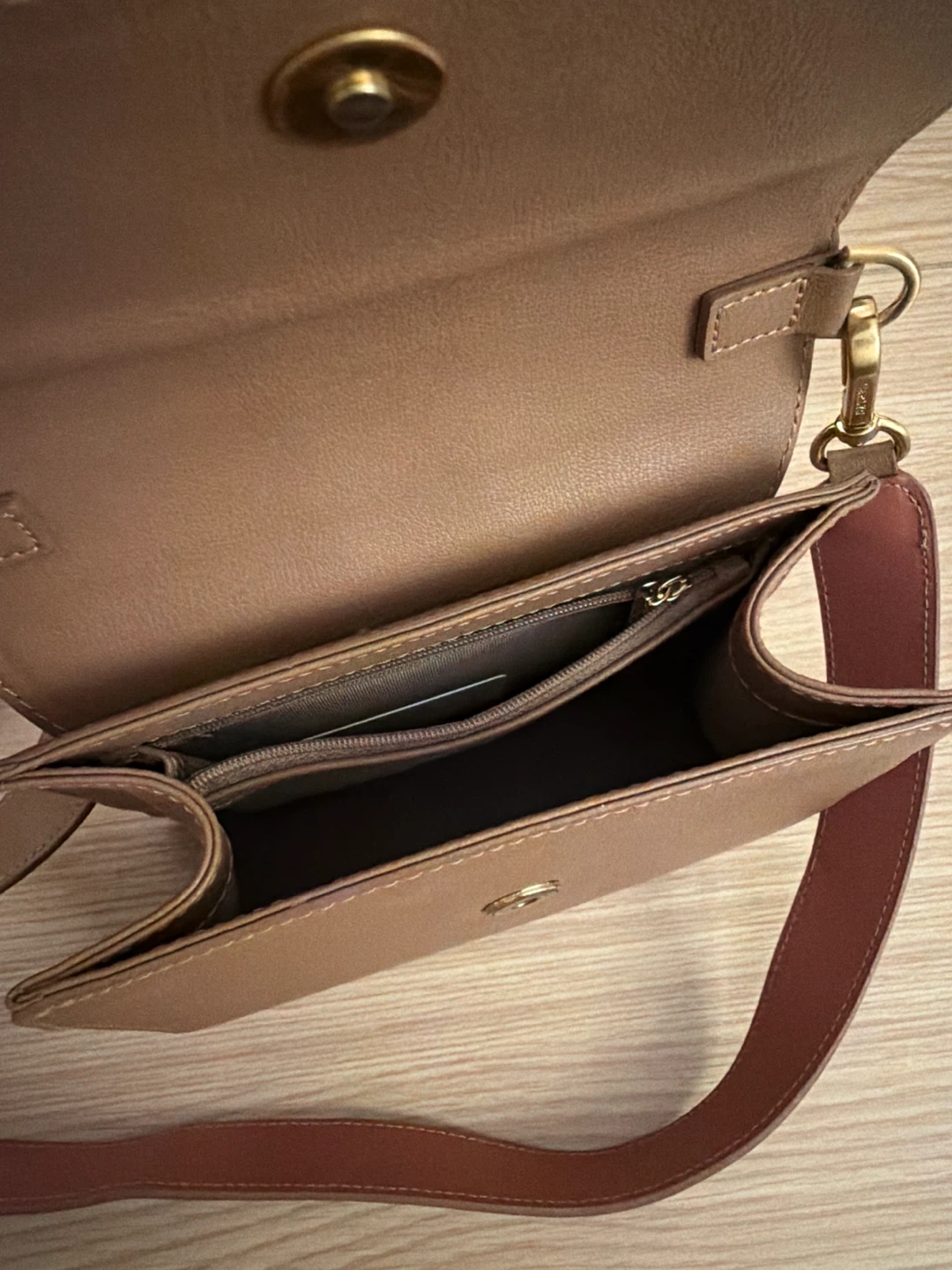 CARLYN Brown Leather Shoulder Bag - photo 3