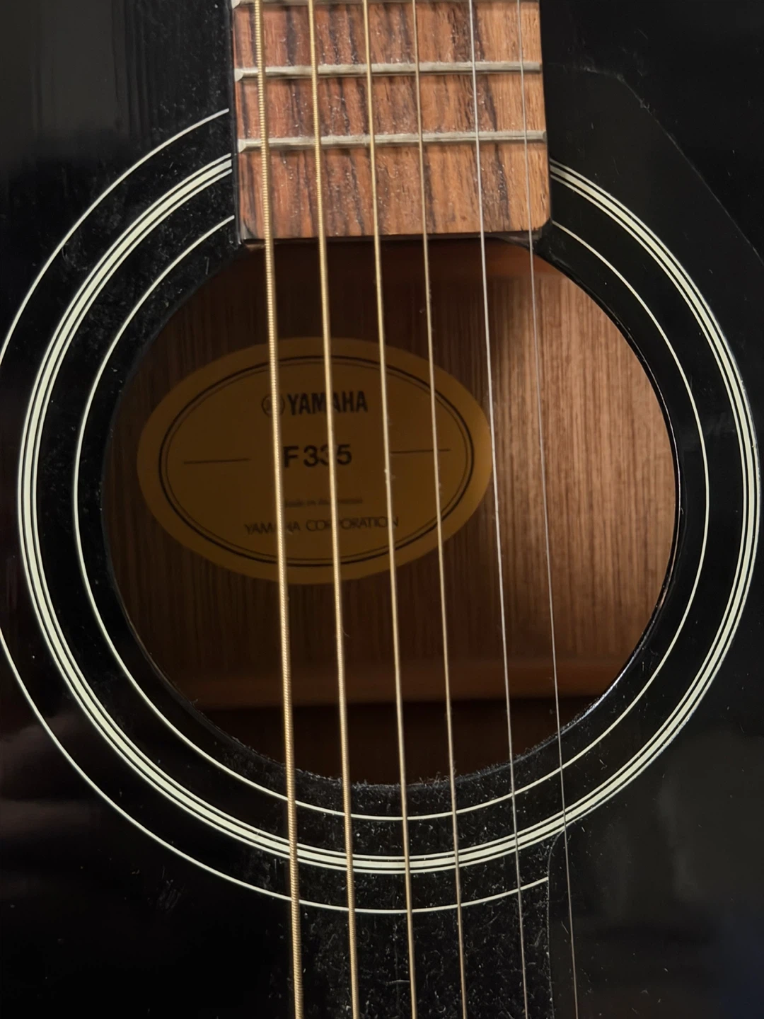 Yamaha F335 Acoustic Guitar with stand and bag - photo 3
