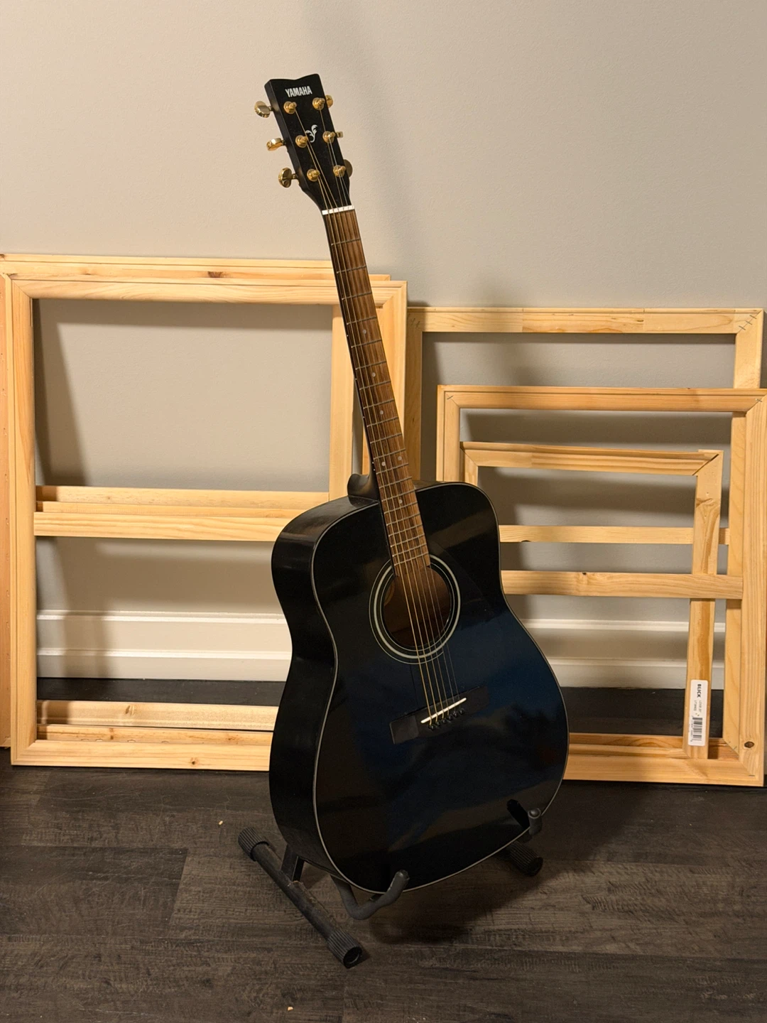 Yamaha F335 Acoustic Guitar with stand and bag