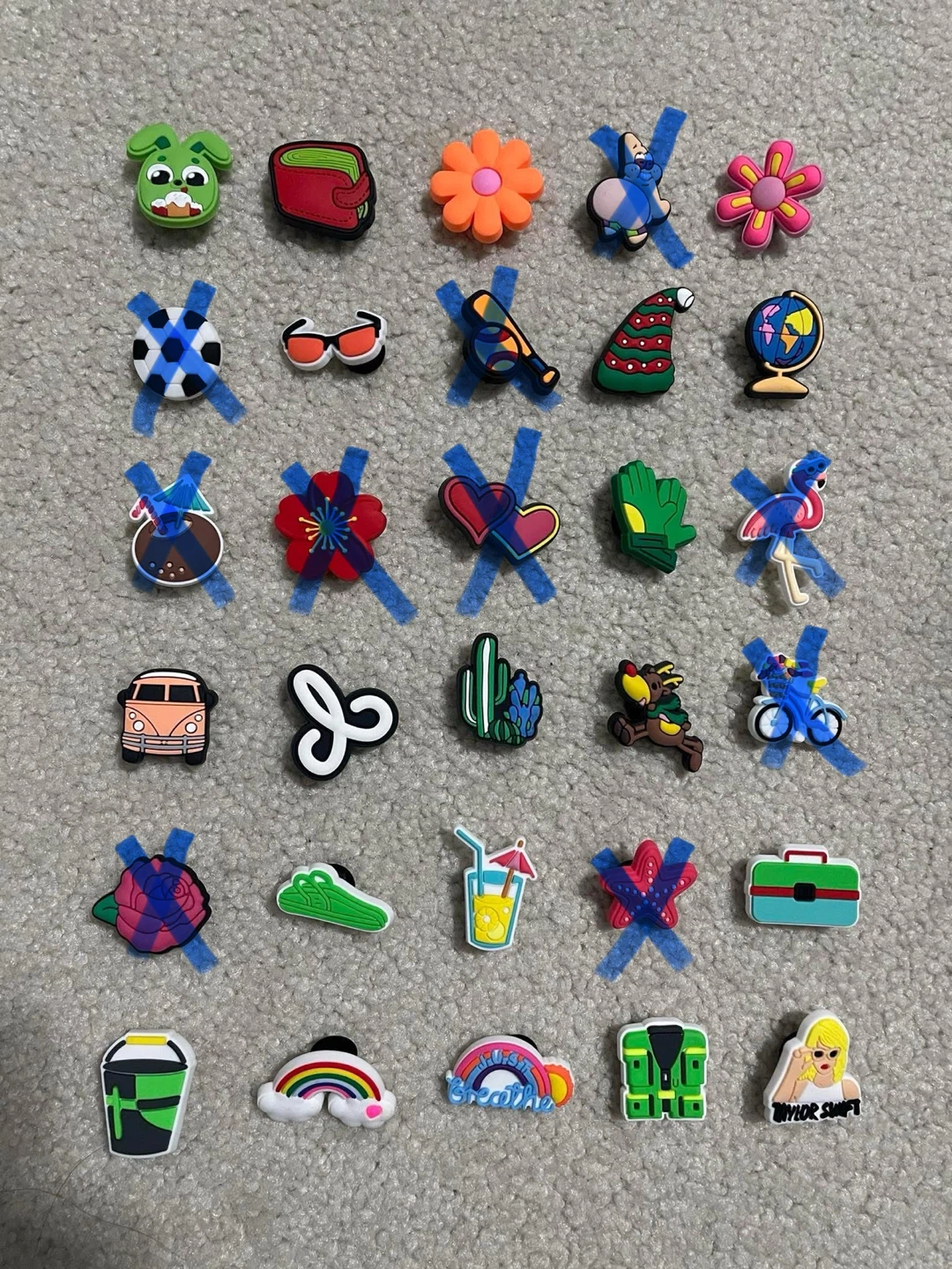 3 Free Jibbitz/Croc Charms - photo 2