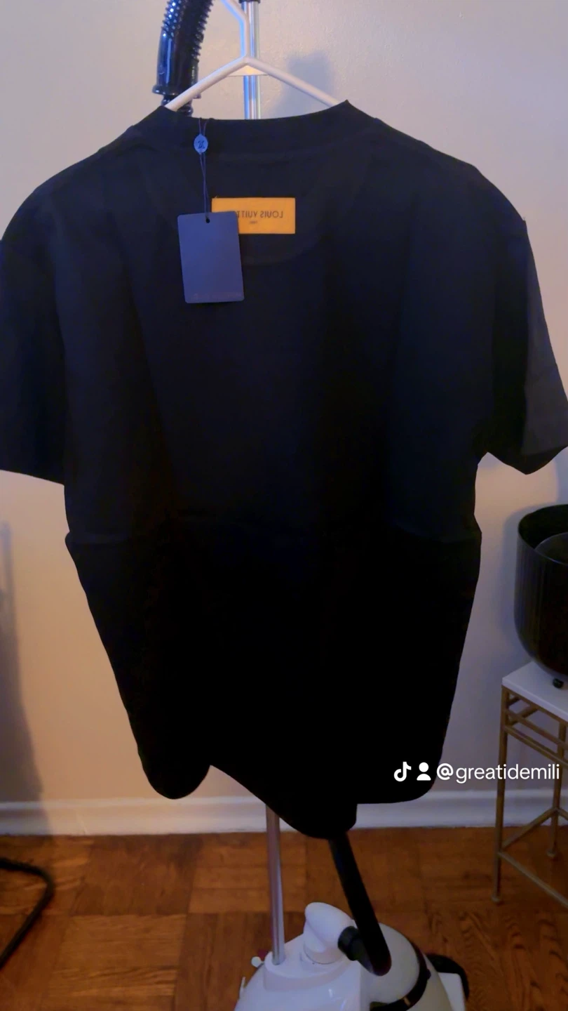 Louis Vuitton Black T-Shirt with Camo Logo - photo 2