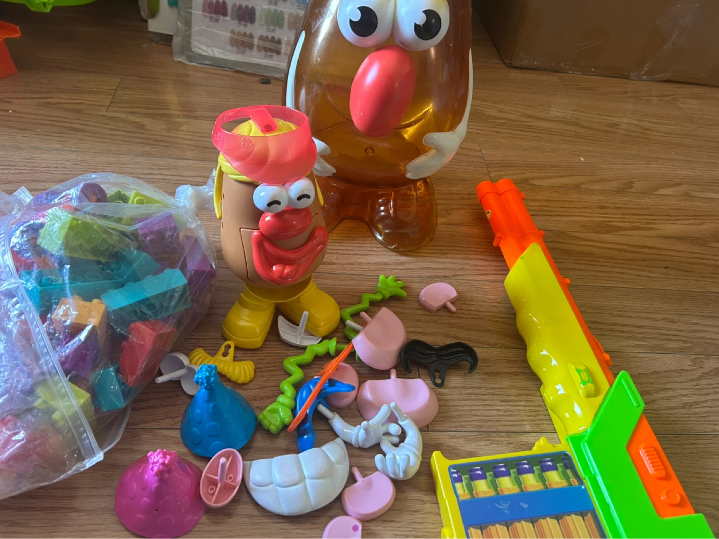 Bundle Toys Mr. Potato Head and Toy Guns - photo 4