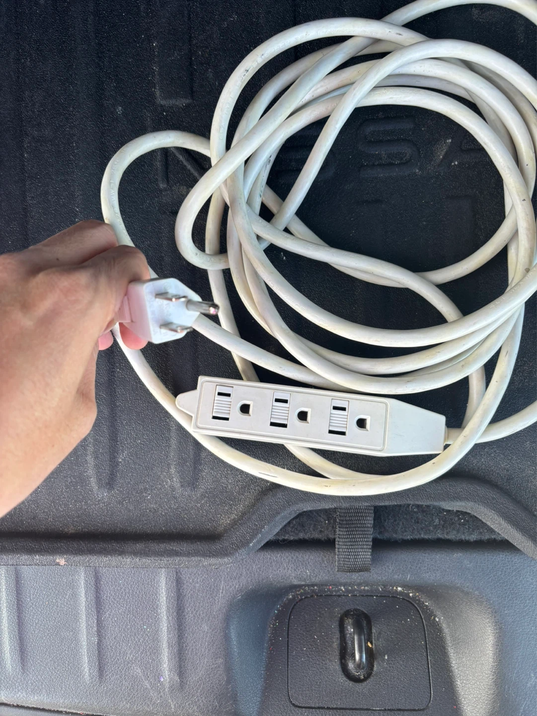 Used White 3-Outlet Extension Cord - photo 2