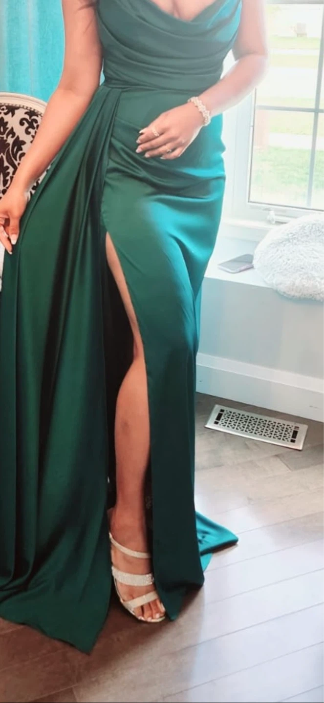 Emerald Green Satin Gown - photo 2
