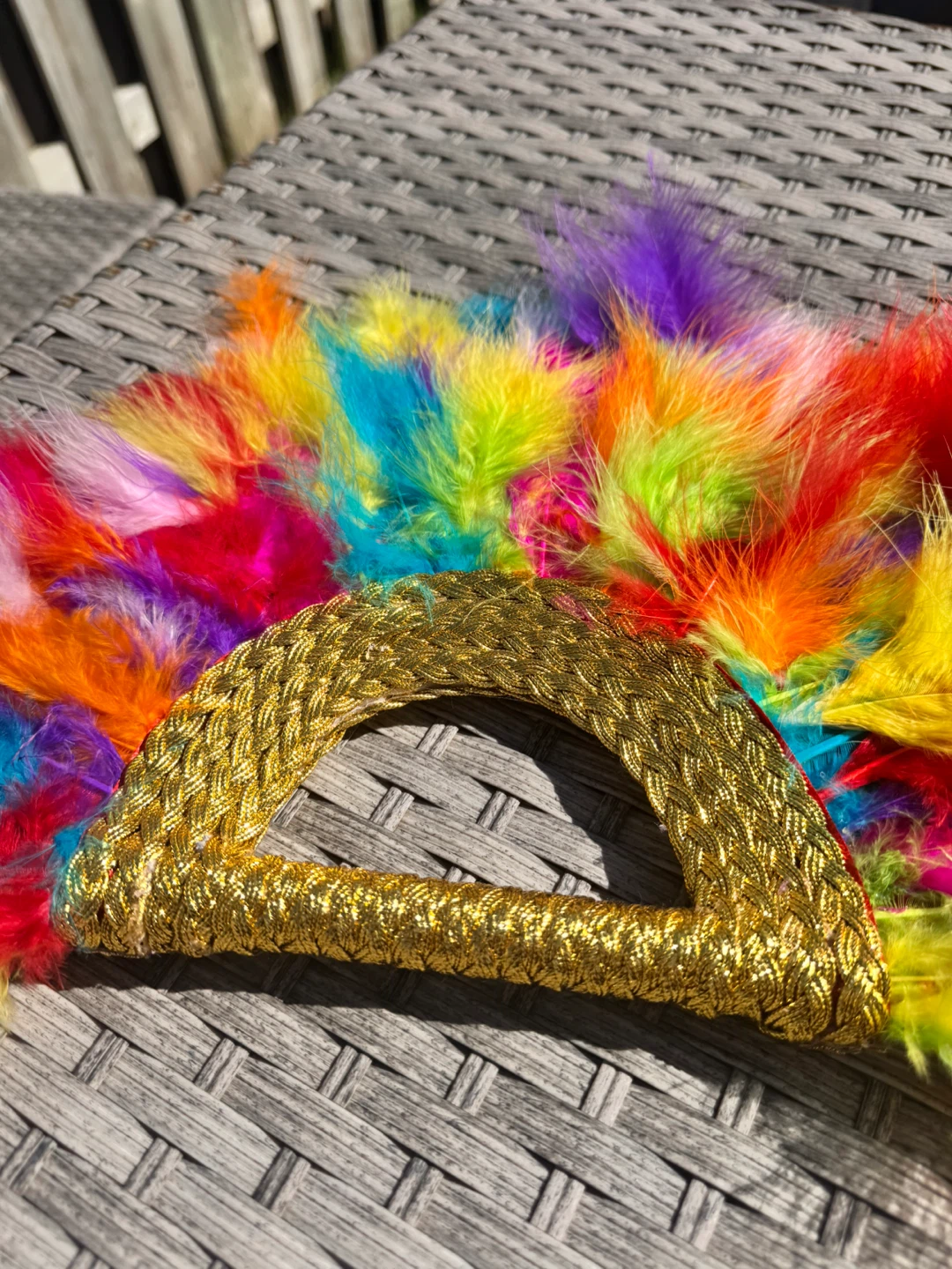 Luxury Hand Fan with Dyed Natural Turkey Feathers - photo 5