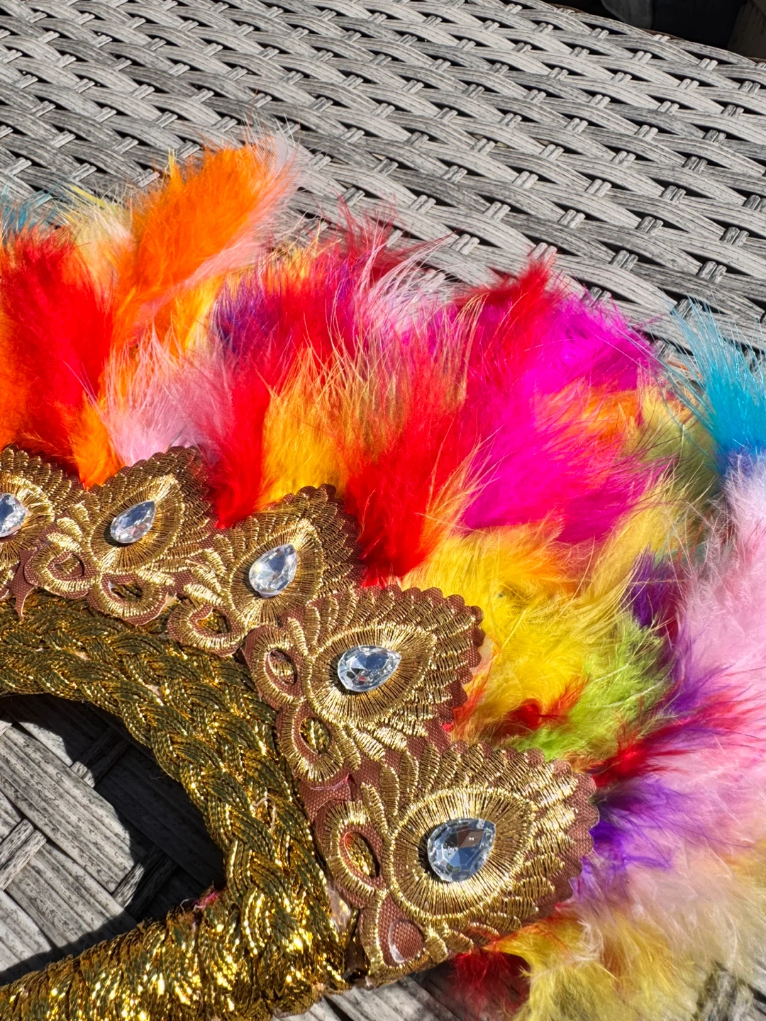 Luxury Hand Fan with Dyed Natural Turkey Feathers - photo 2