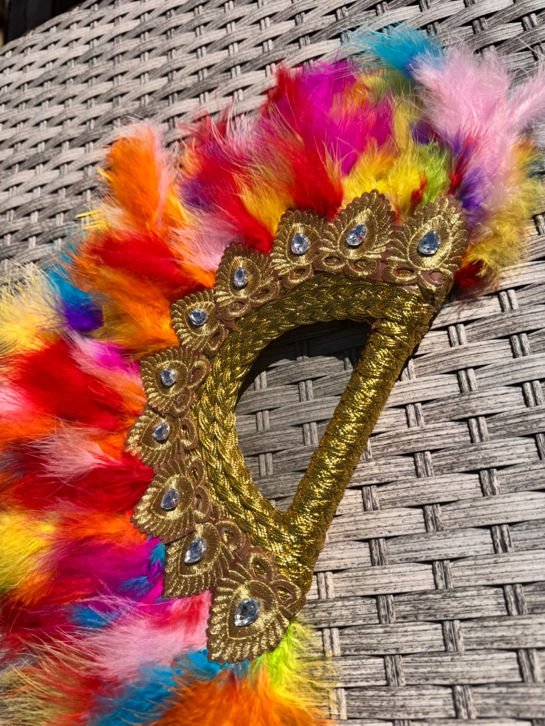 Luxury Hand Fan with Dyed Natural Turkey Feathers - photo 4
