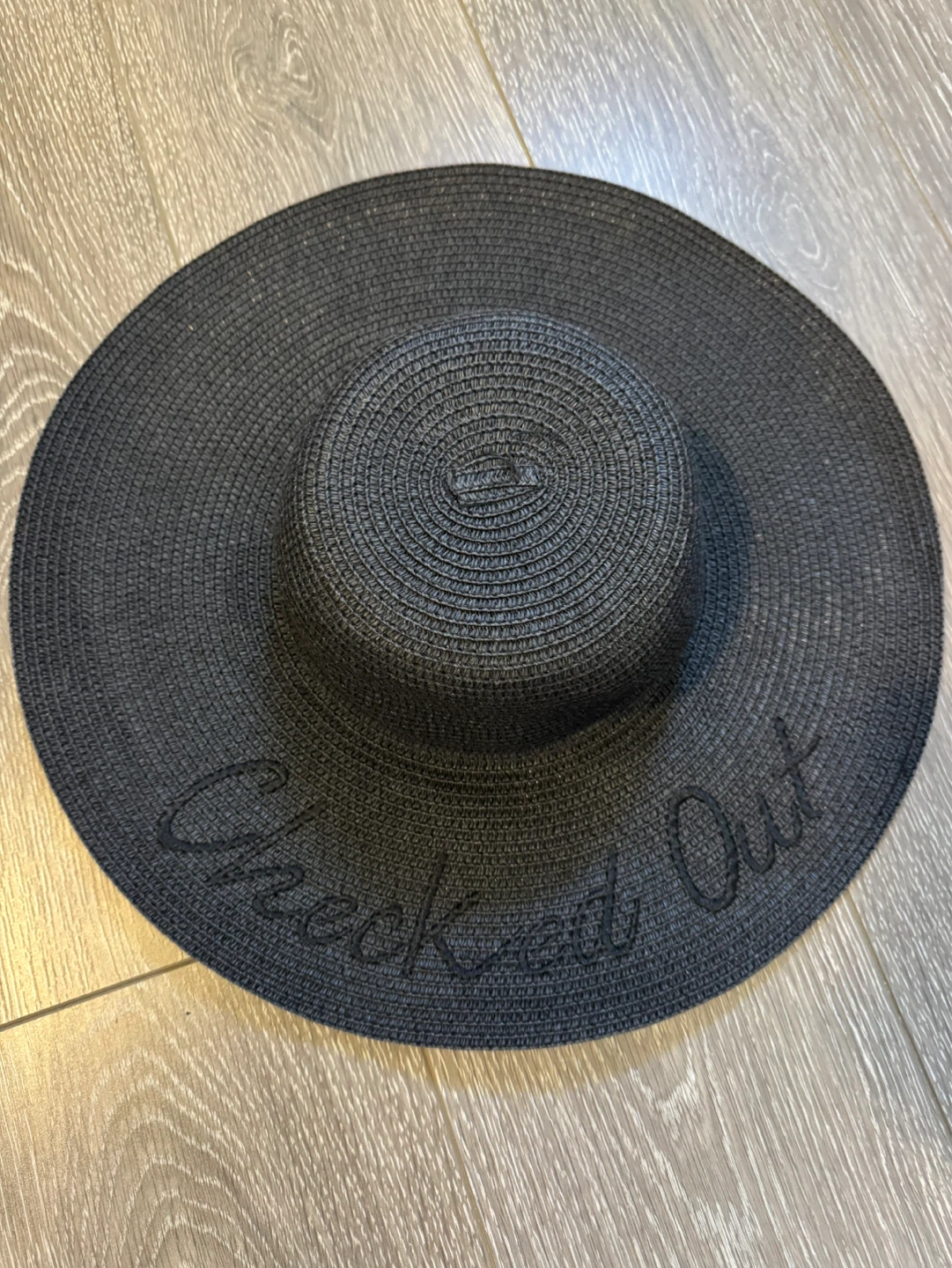 Black floppy sun hat with "Checkered" embroidery
