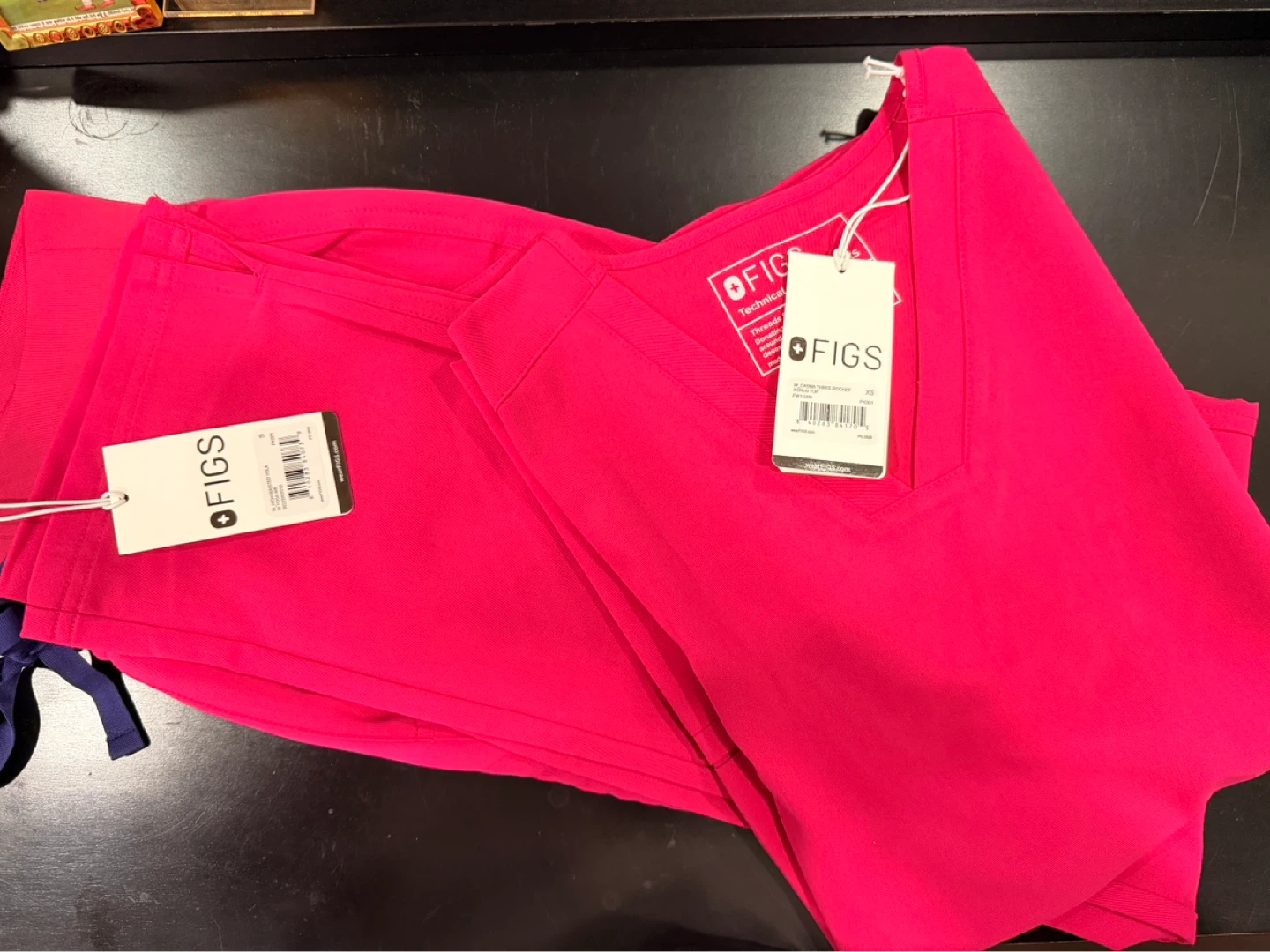 FIGS Scrubs Top and Pants Set - photo 3