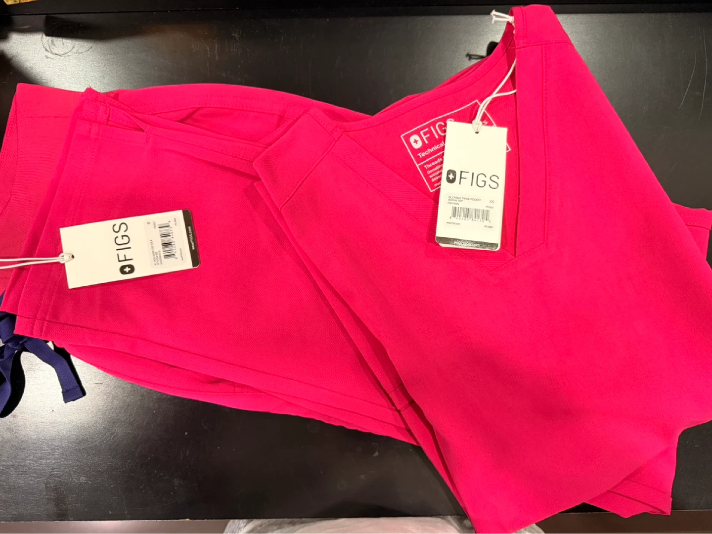 FIGS Scrubs Top and Pants Set - photo 2