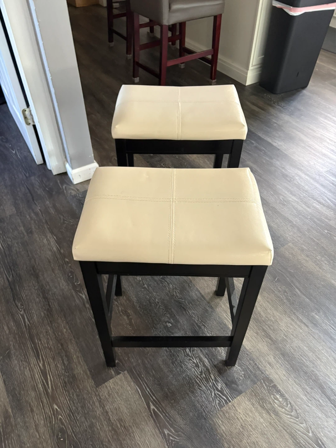 High-top dining table with two stools - photo 5