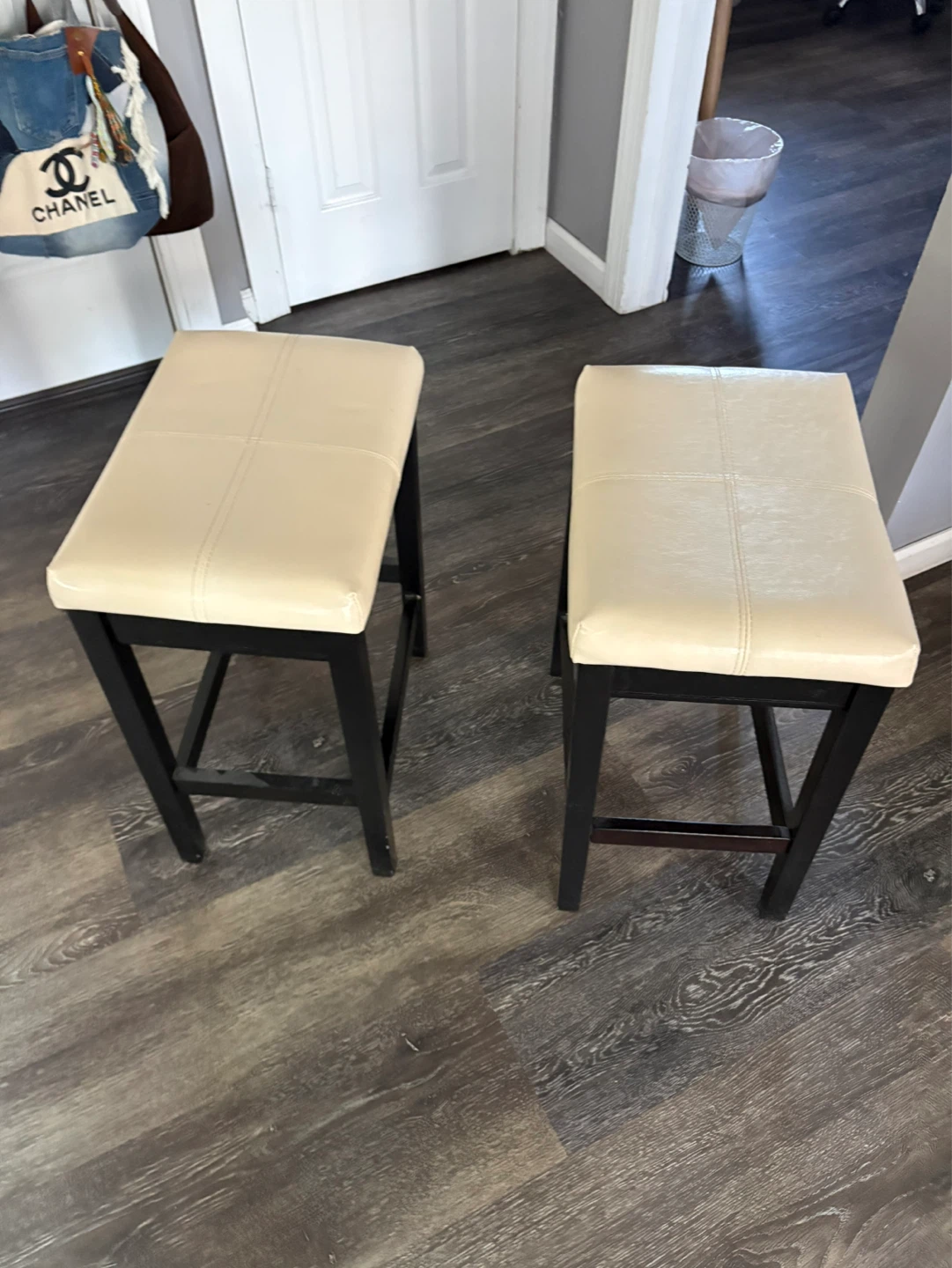 High-top dining table with two stools - photo 4