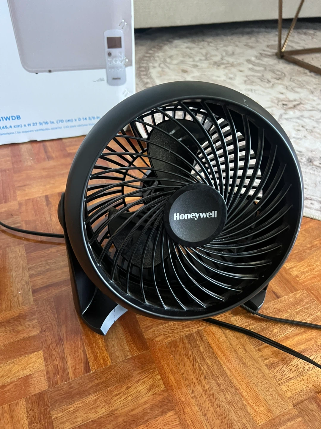 Honeywell HT-900 Turbo Table Air Circulator Fan - photo 2