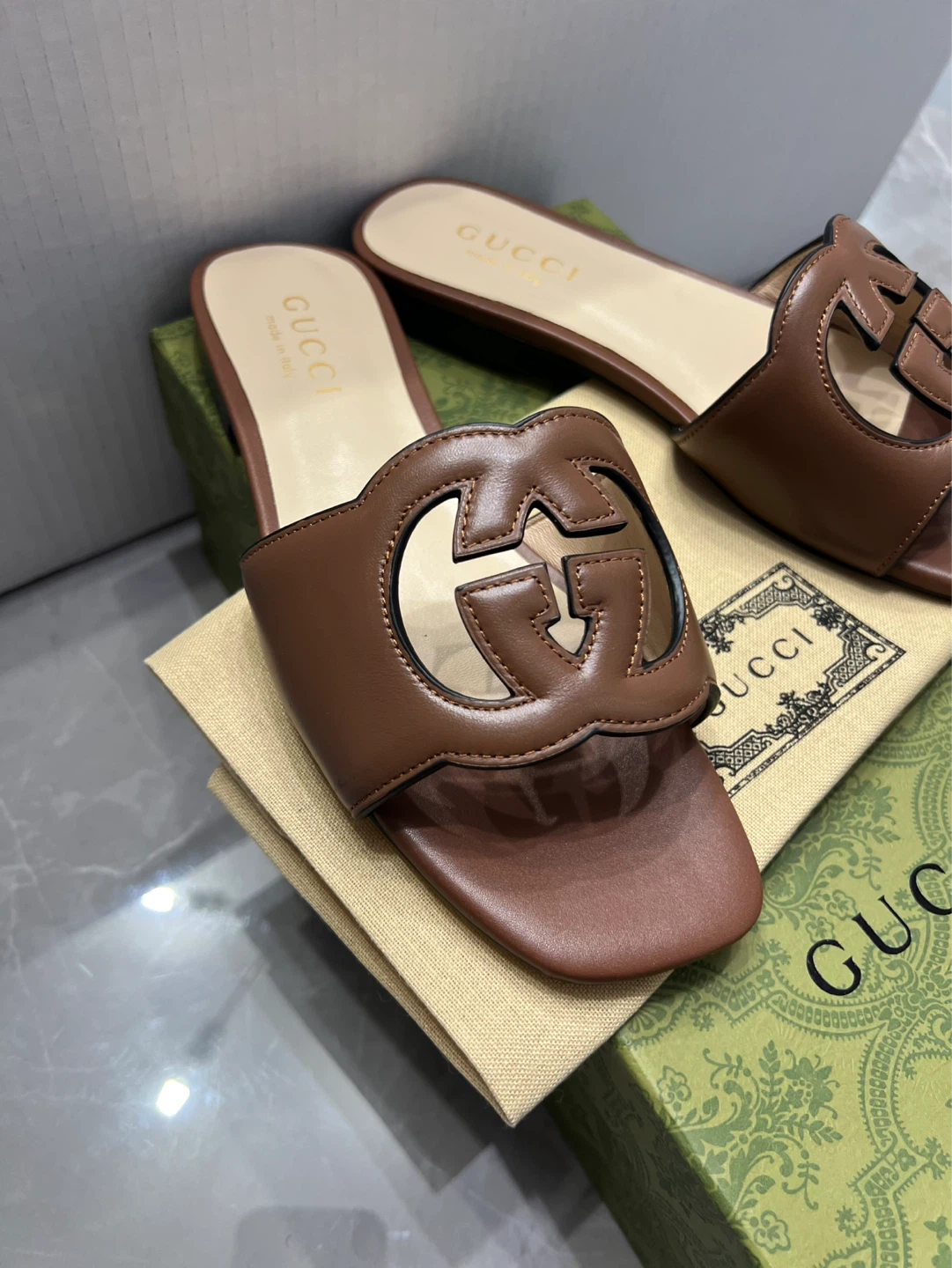 GUCCI Brown Leather Slide Sandals Size 35 - photo 2