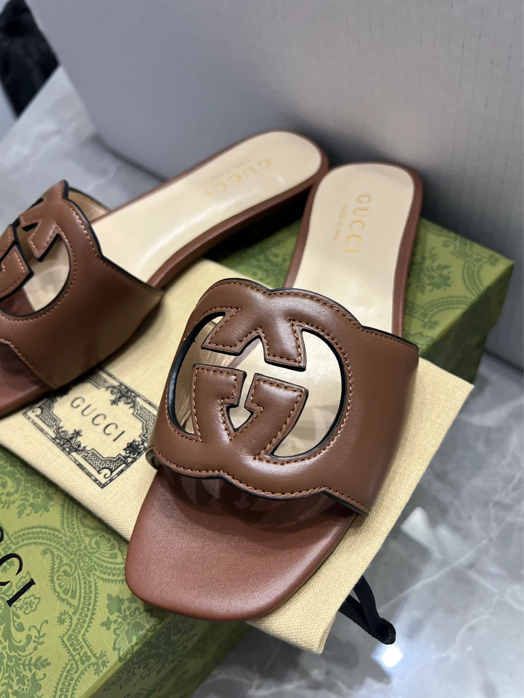 GUCCI Brown Leather Slide Sandals Size 35 - photo 3