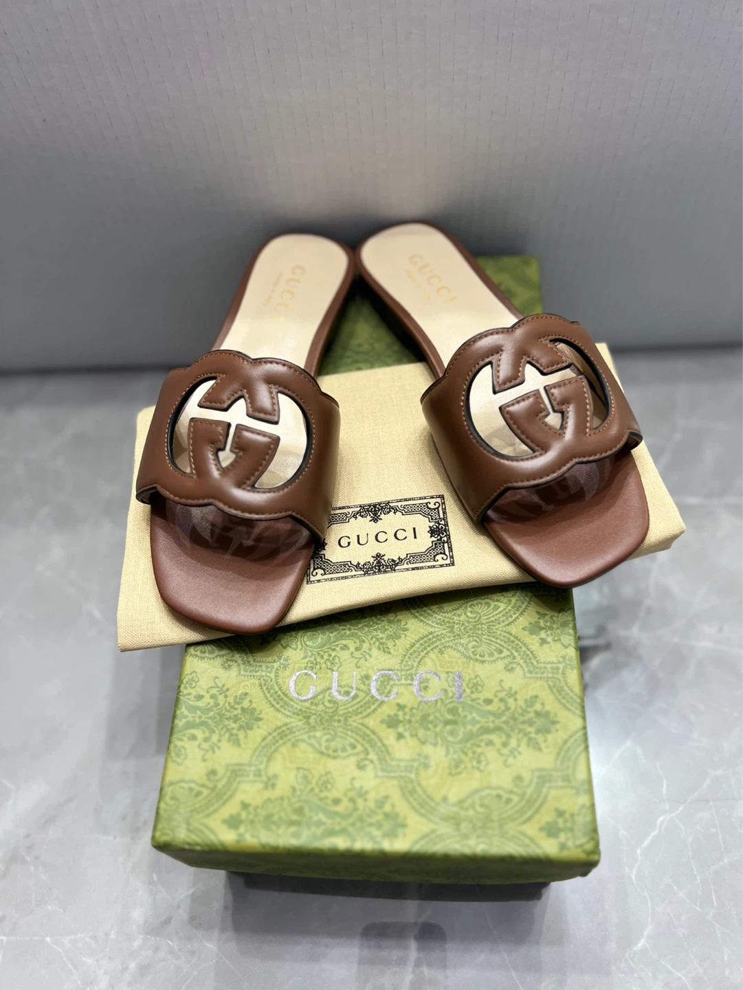GUCCI Brown Leather Slide Sandals Size 35