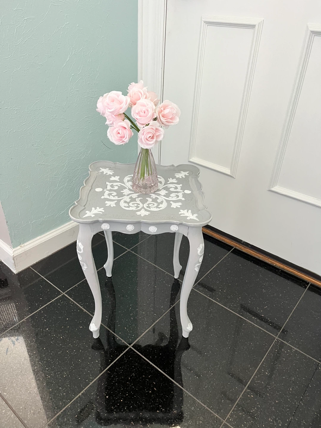ADORABLE SHABBY CHIC TABLE